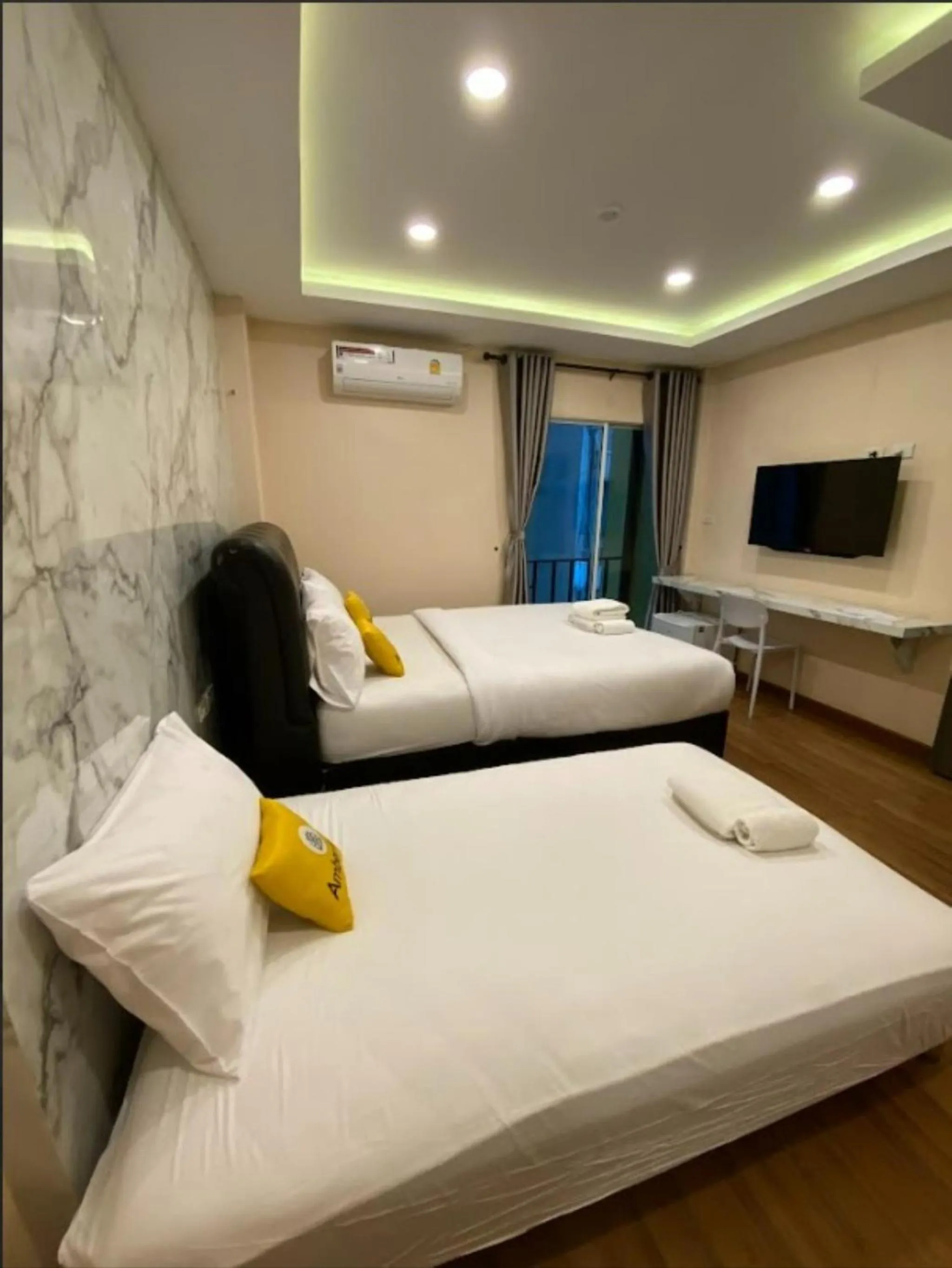 Bedroom, Bed in Amber Inn