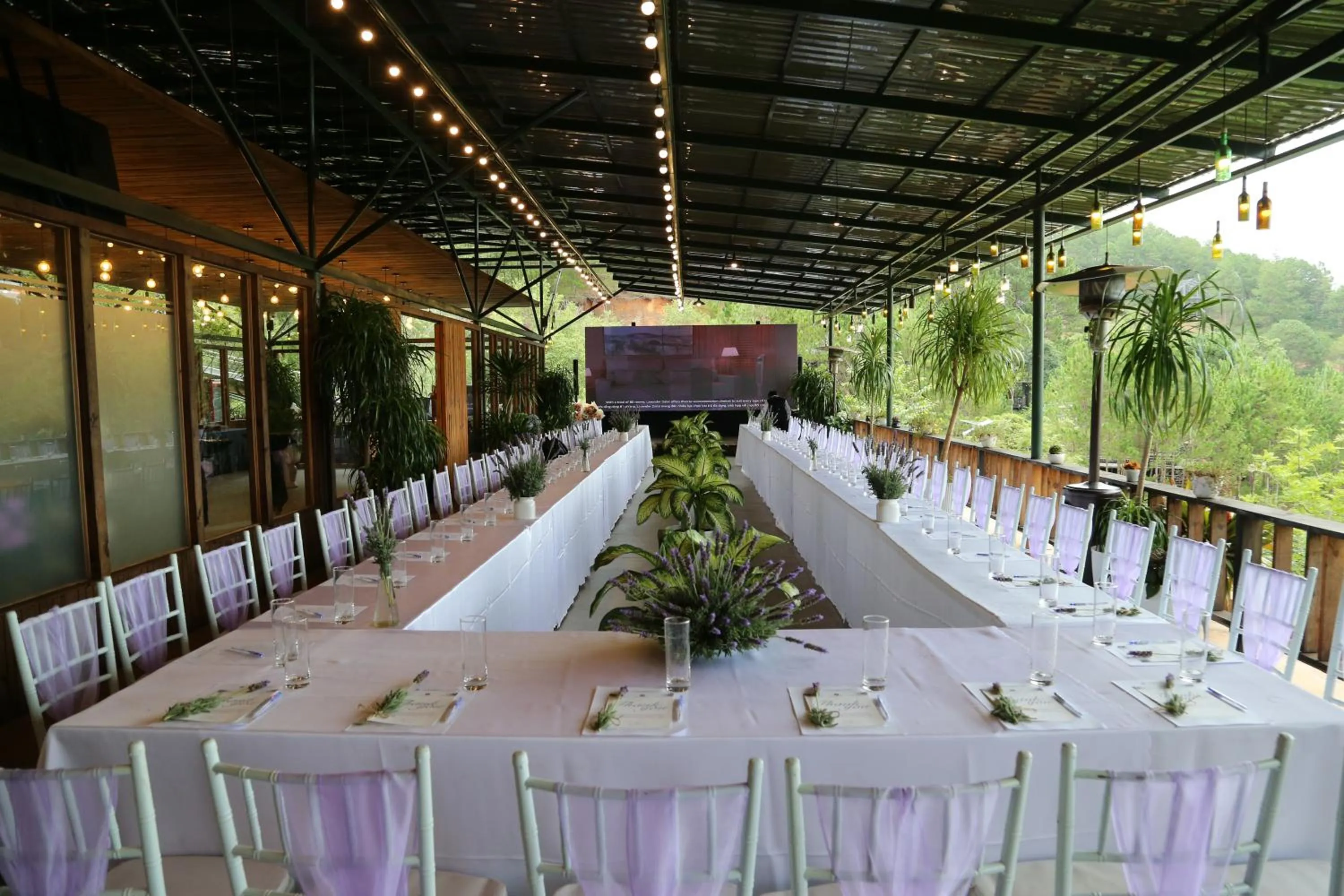 Restaurant/places to eat in Lavender Dalat Hotel and Resorts