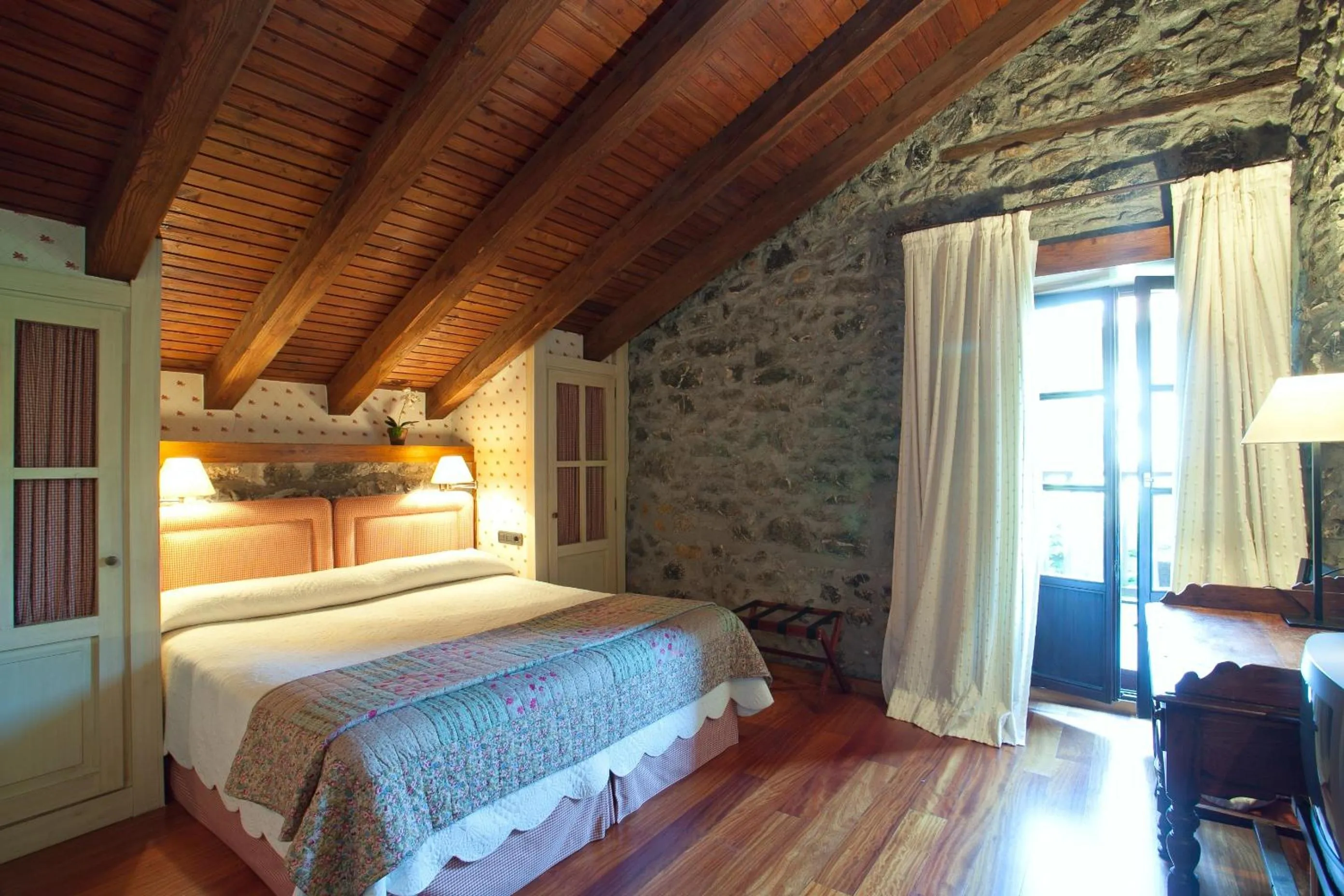 Day, Bed in Hotel Antsotegi