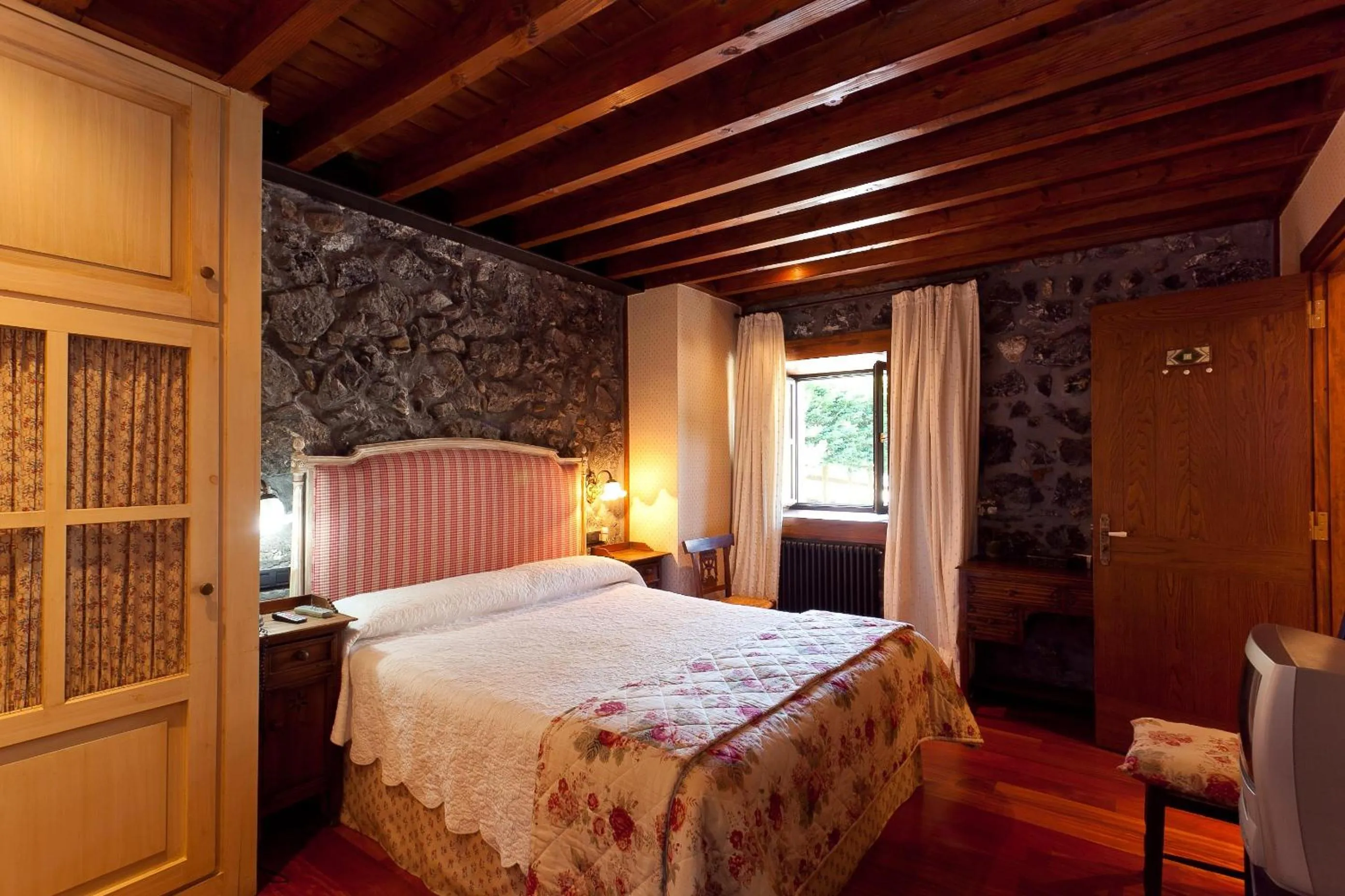 Photo of the whole room, Bed in Hotel Antsotegi