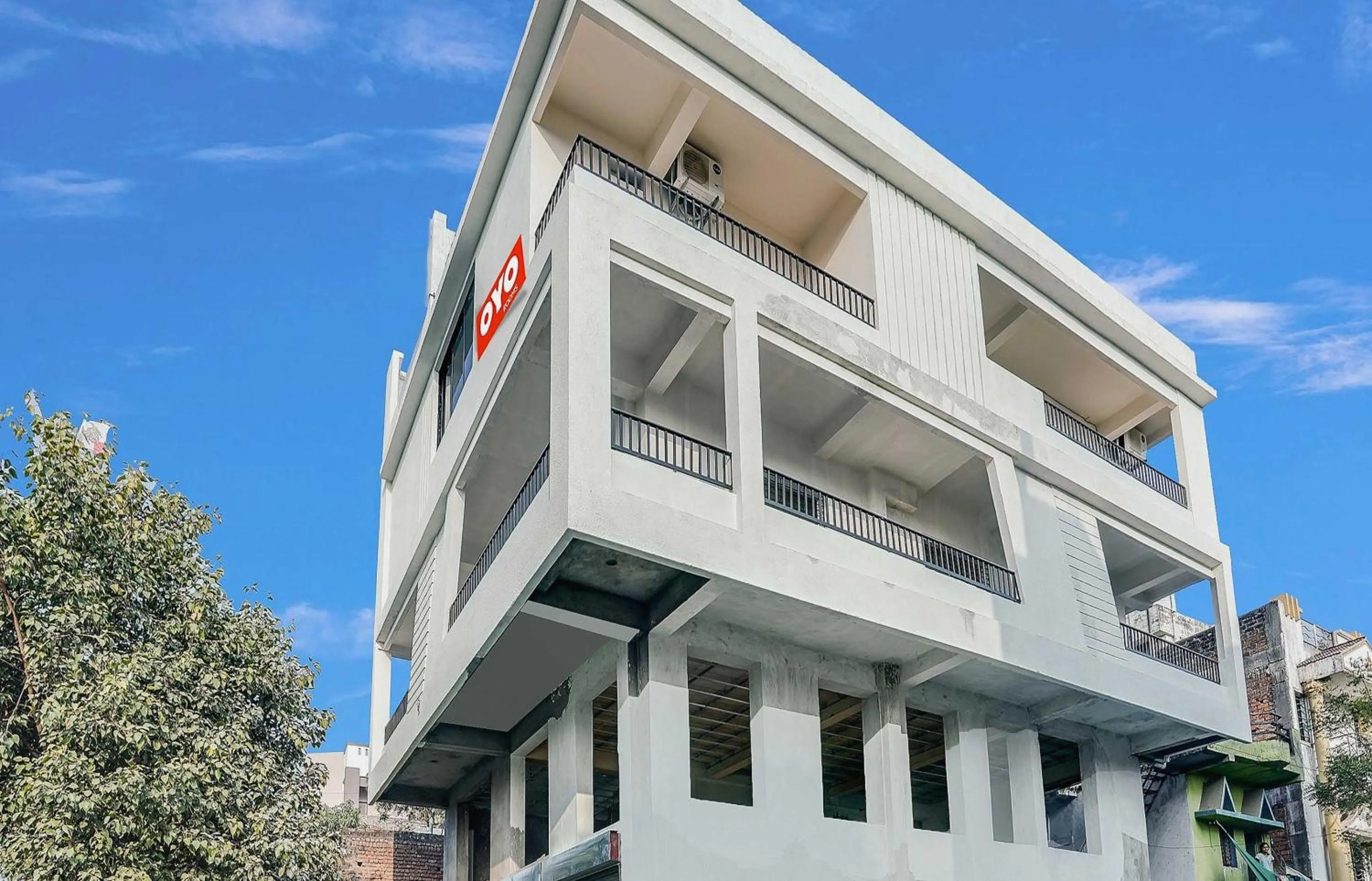 Facade/entrance in Hotel O White Villa