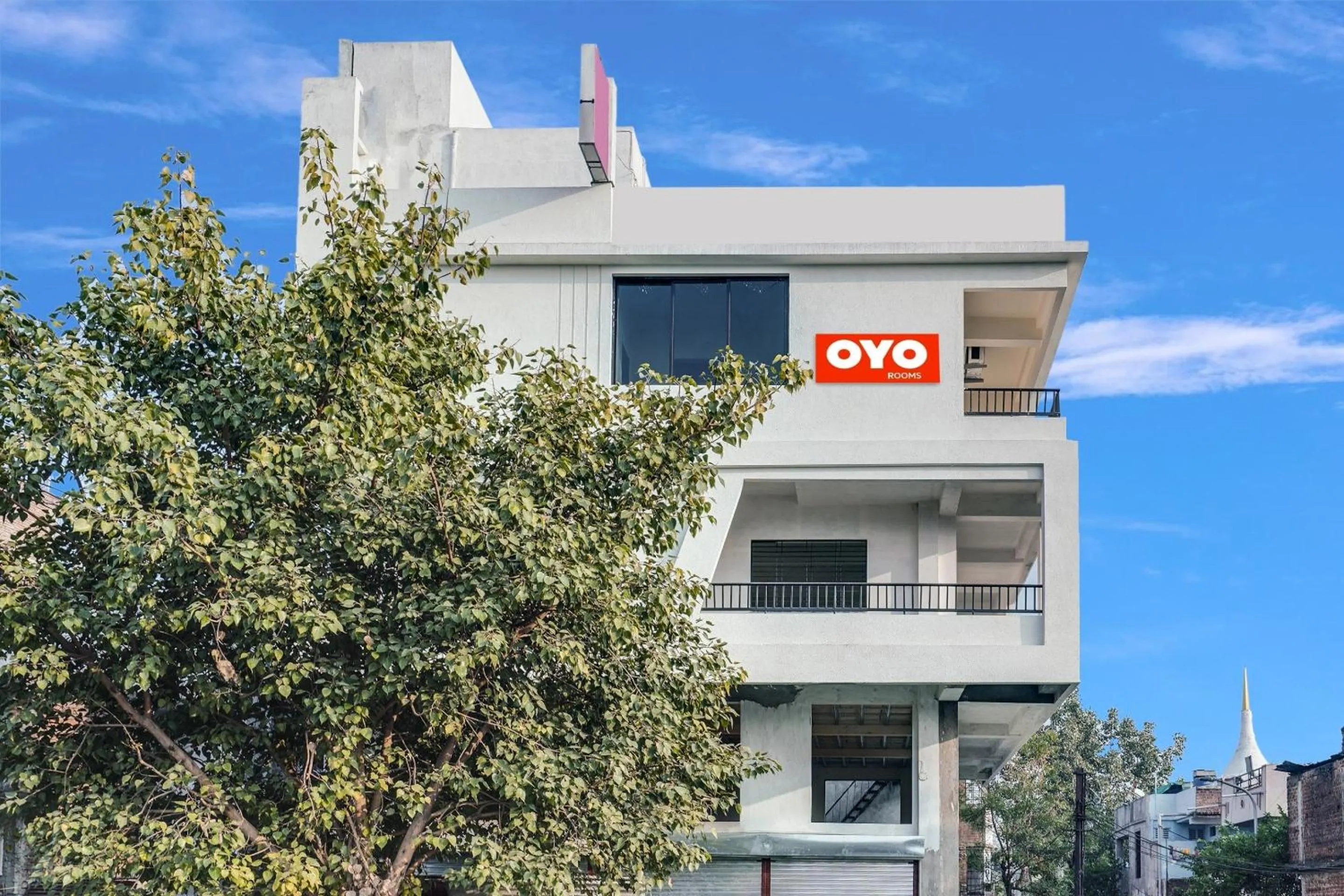 Facade/entrance in Hotel O White Villa