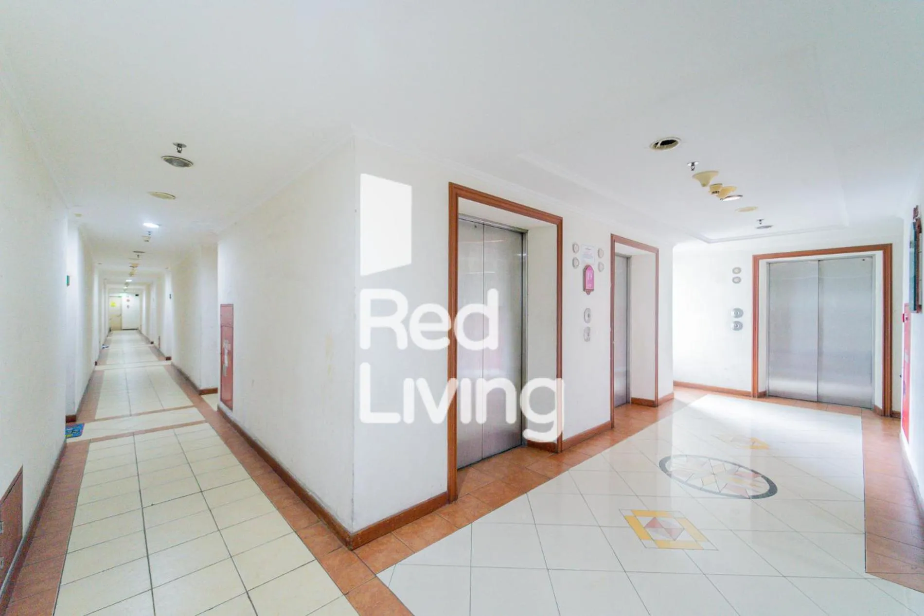 elevator in RedLiving Apartemen Mediterania Palace - Meditrans Property Tower B