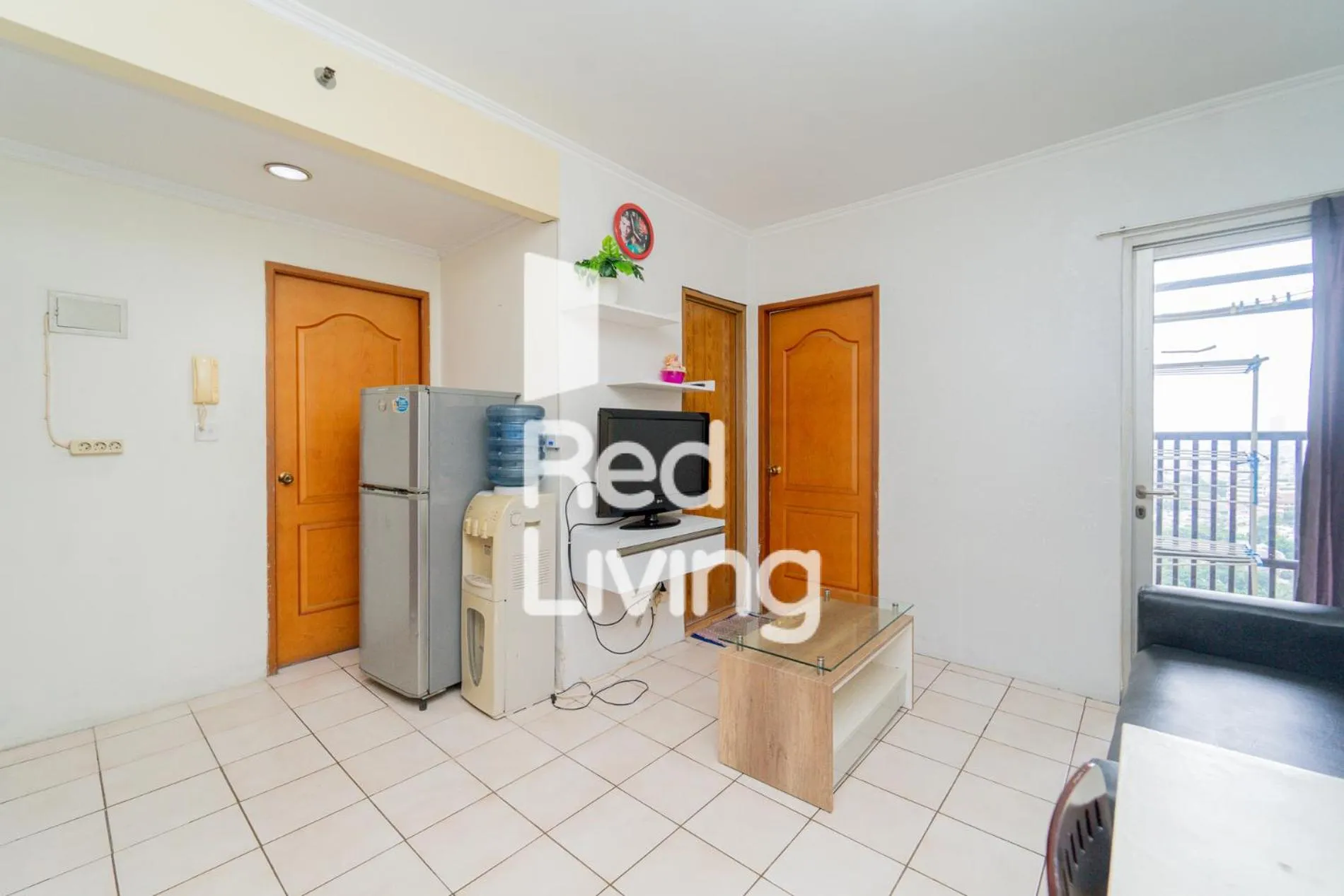 Kitchen or kitchenette in RedLiving Apartemen Mediterania Palace - Meditrans Property Tower B