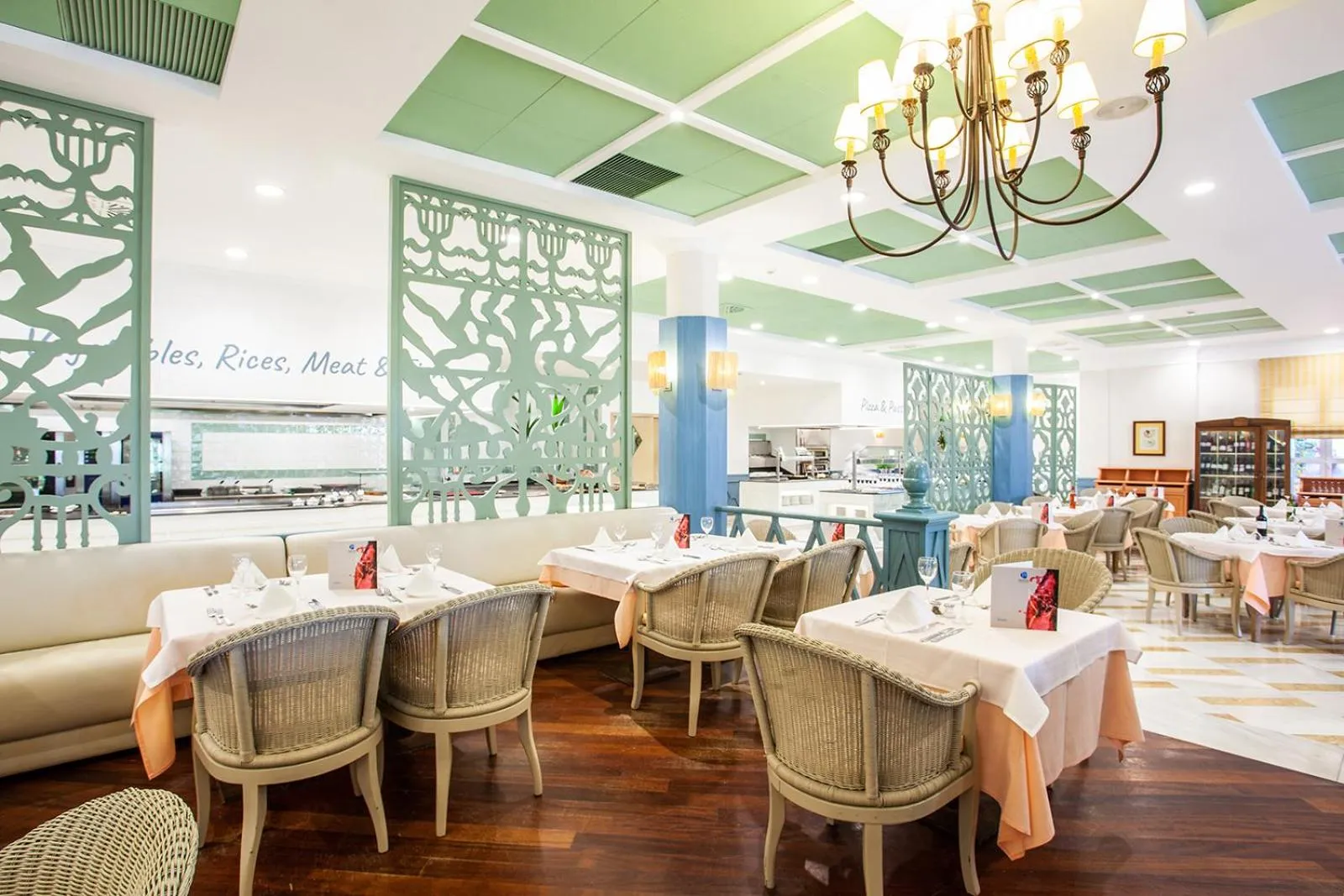 Restaurant/places to eat in Grupotel Playa Club