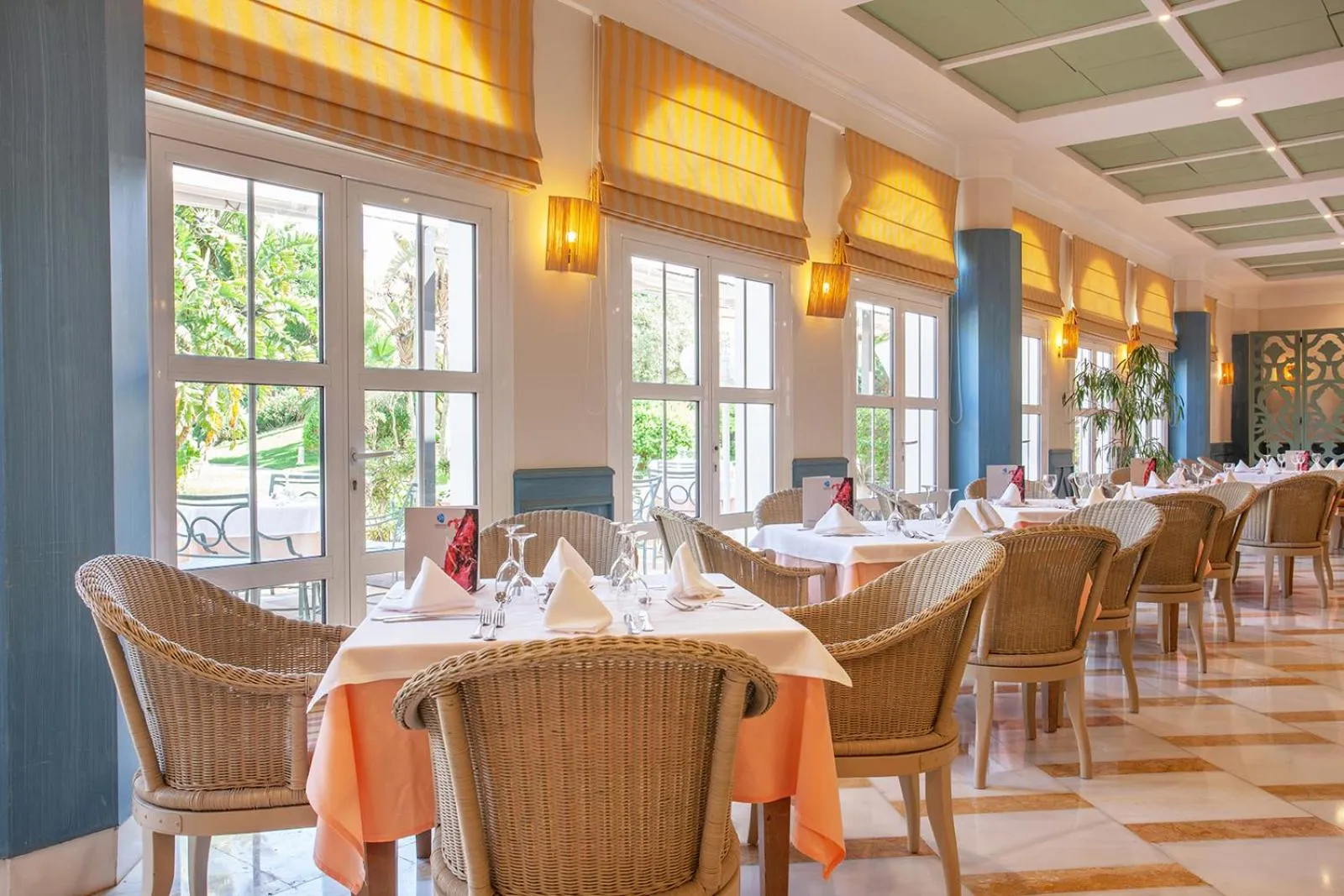 Restaurant/places to eat in Grupotel Playa Club