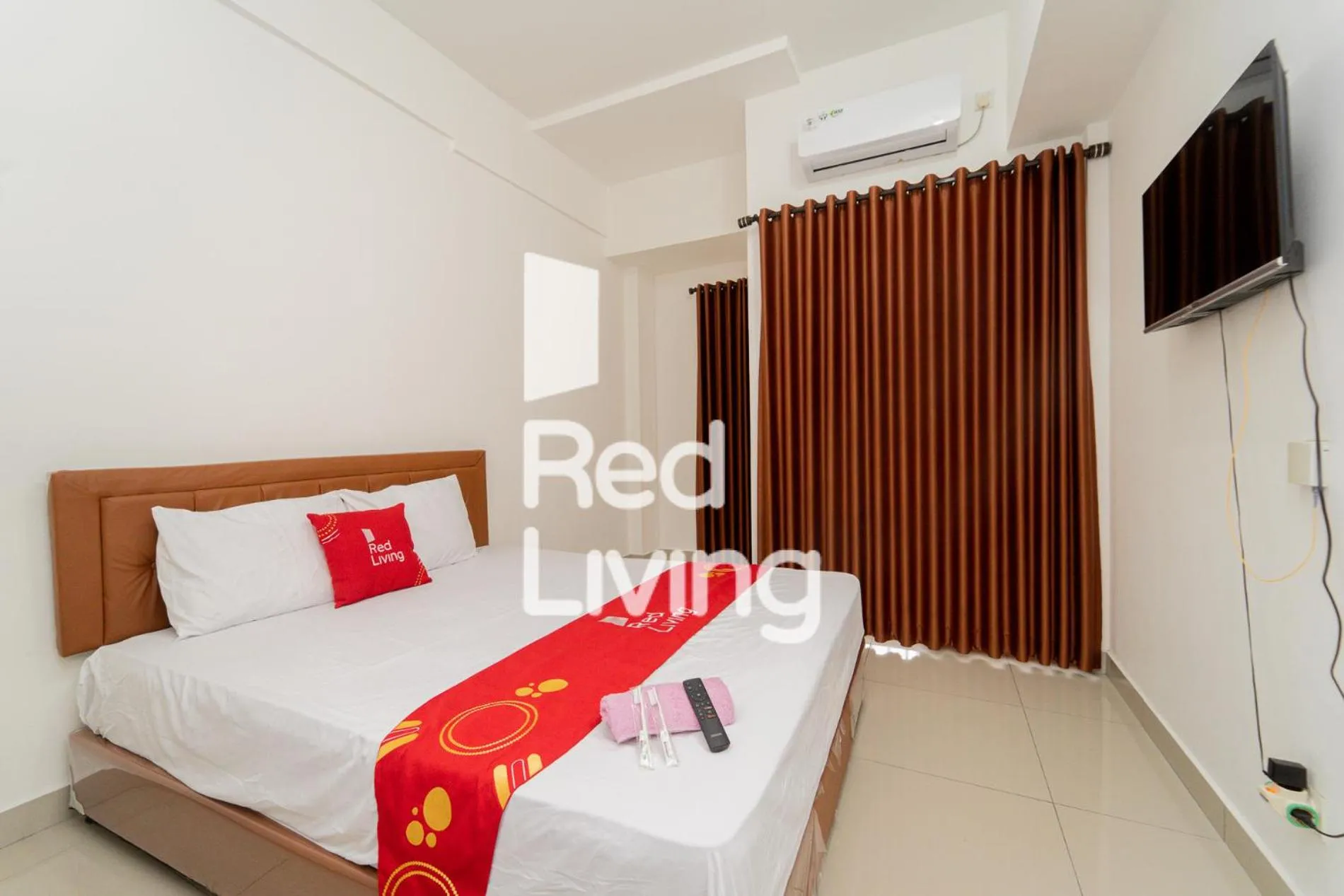 Bedroom, Bed in RedLiving Apartemen Sayana - Sentra Jaya
