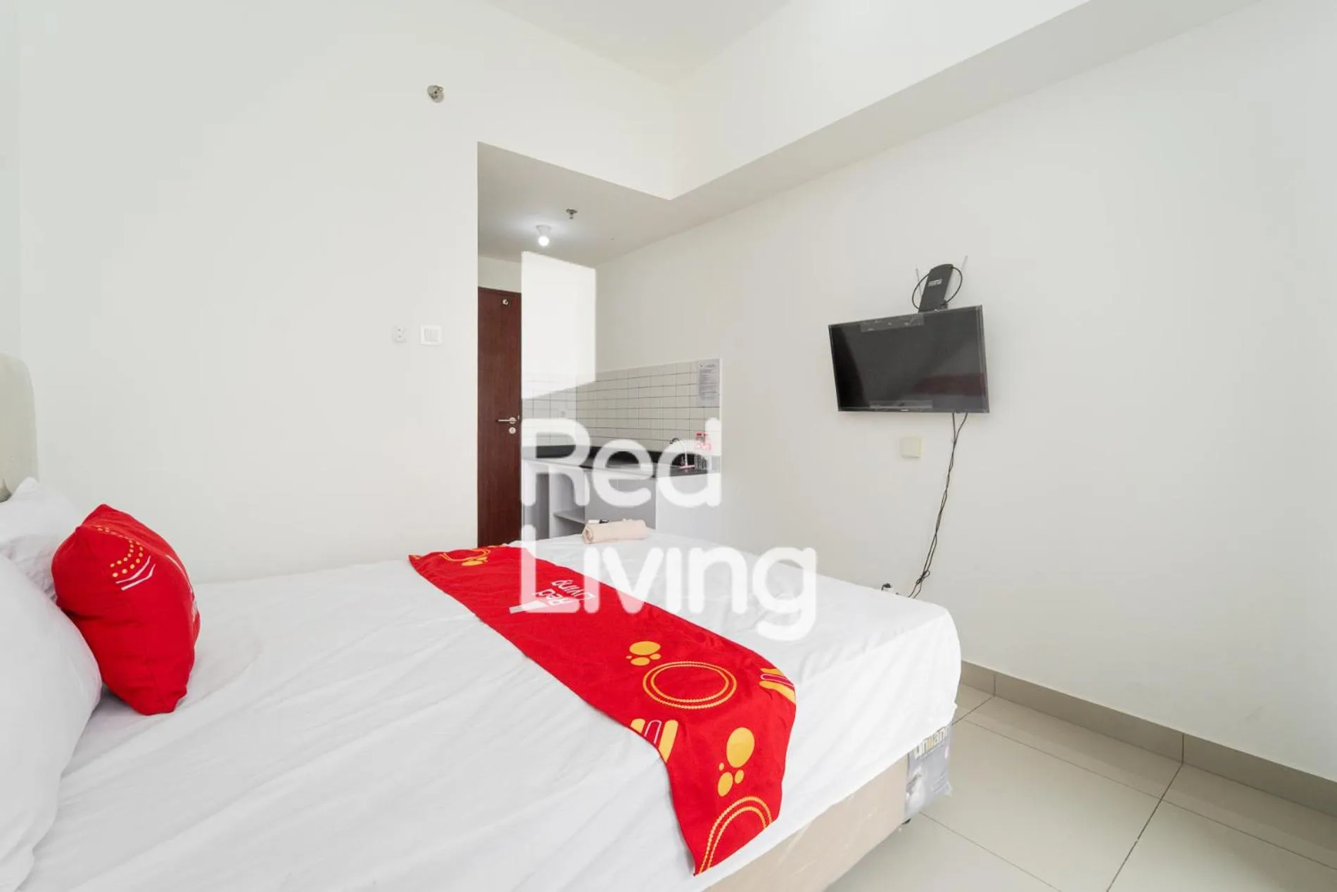 Bedroom, Bed in RedLiving Apartemen Sayana - Sentra Jaya