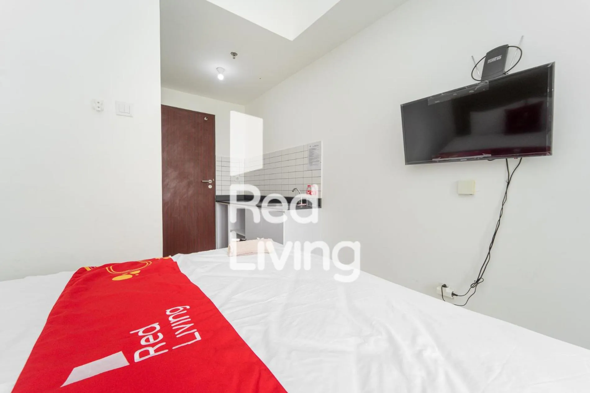 Bedroom, Bed in RedLiving Apartemen Sayana - Sentra Jaya