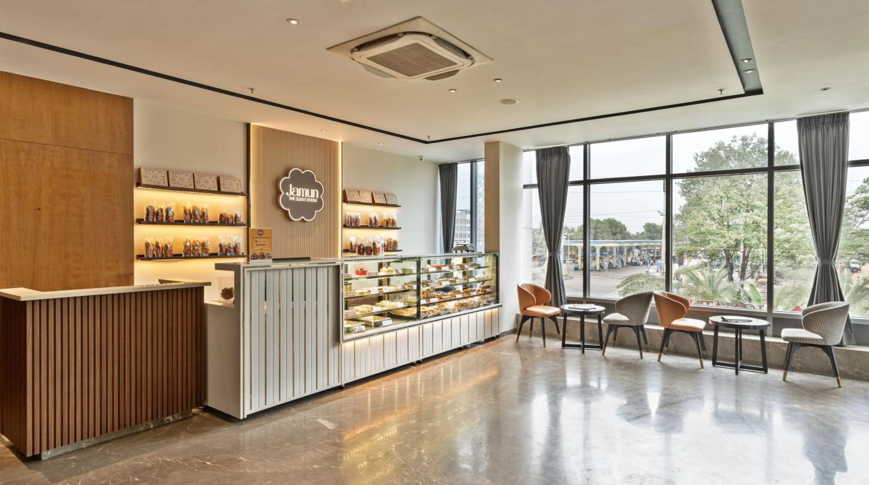 Restaurant/places to eat in Signature Hotels