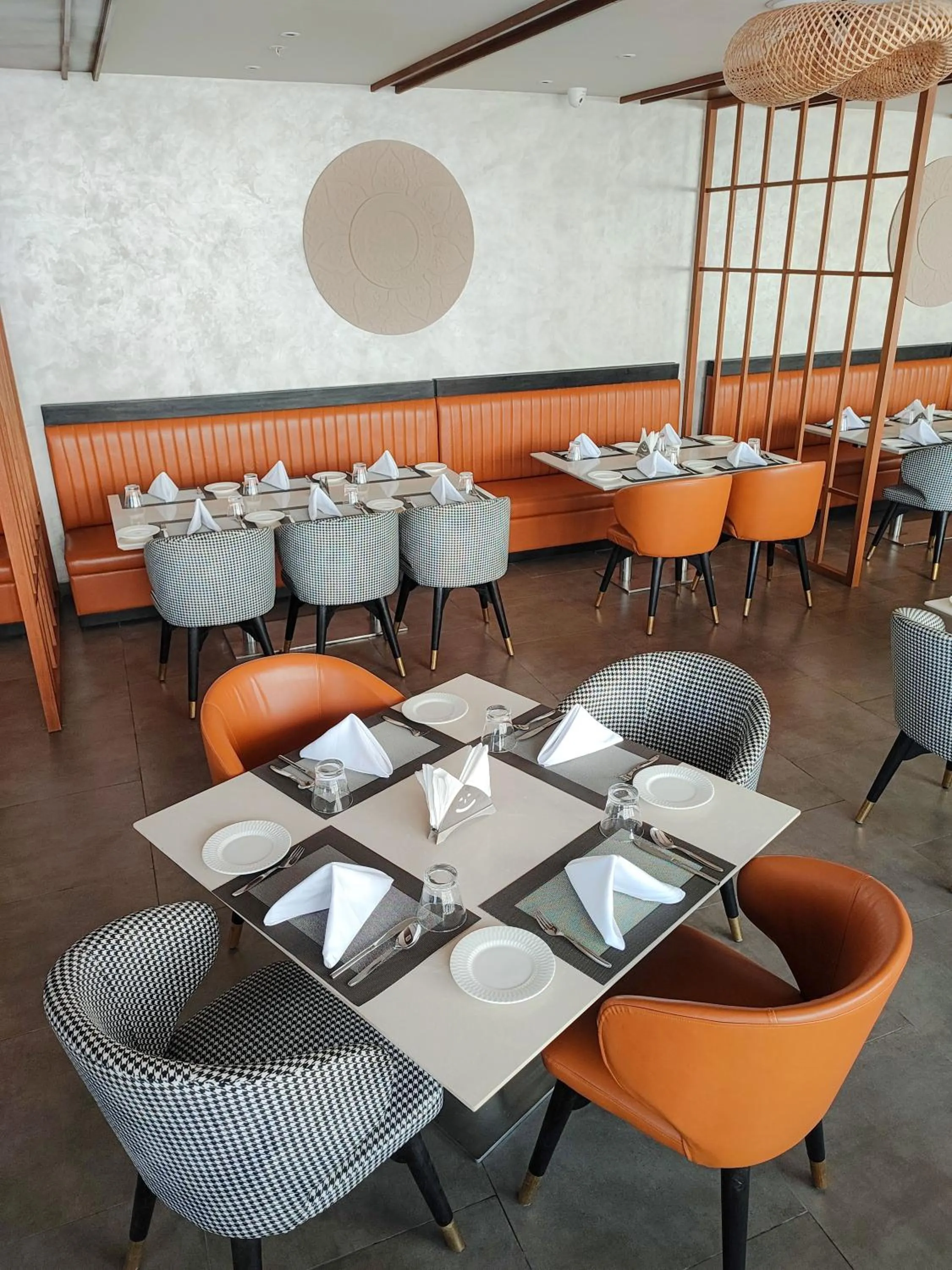 Restaurant/places to eat in Signature Hotels