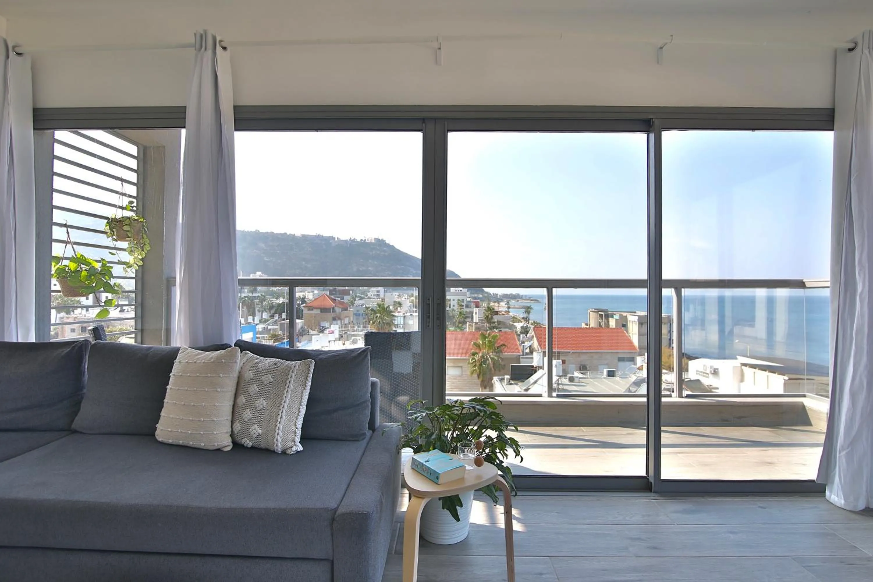 Day in Bat-Galim Beach Apartment
