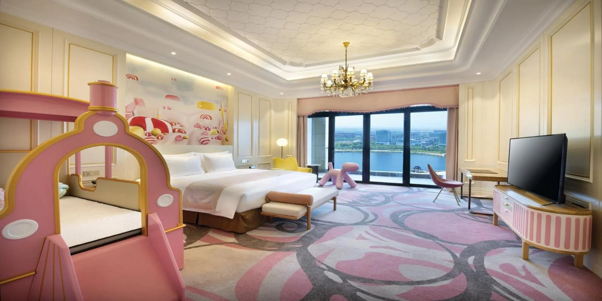 Photo of the whole room, Bed in Crowne Plaza Dongying by IHG