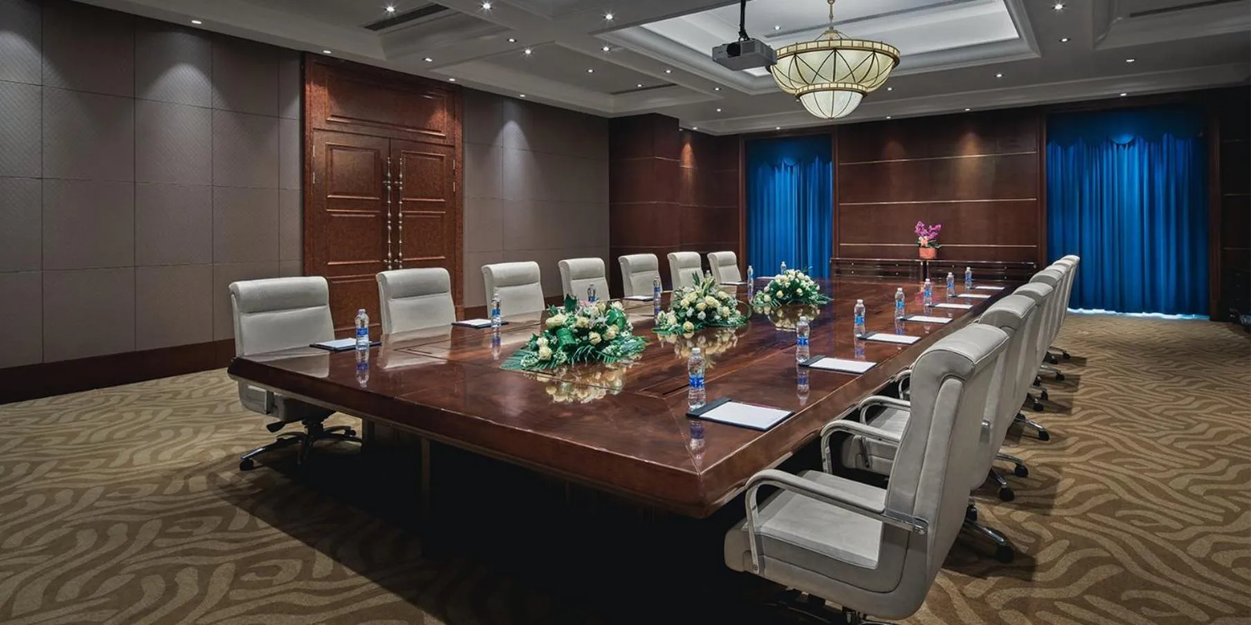Meeting/conference room in Crowne Plaza Dongying by IHG