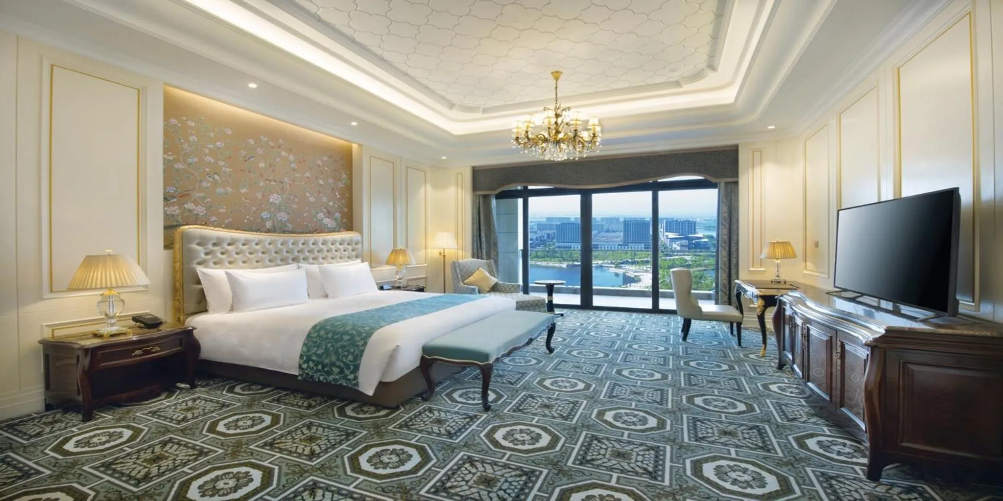 Photo of the whole room, Bed in Crowne Plaza Dongying by IHG