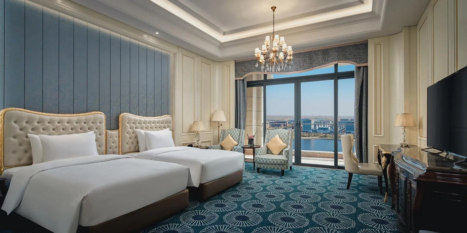 Photo of the whole room, Bed in Crowne Plaza Dongying by IHG