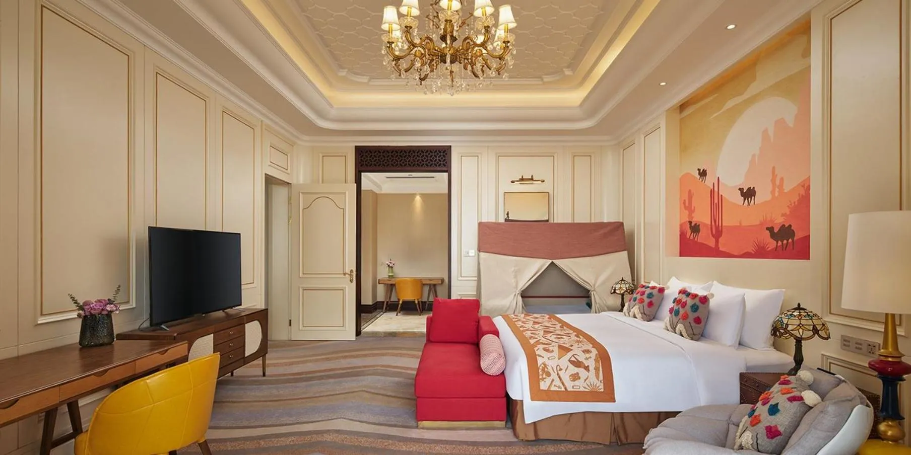 Photo of the whole room, Bed in Crowne Plaza Dongying by IHG