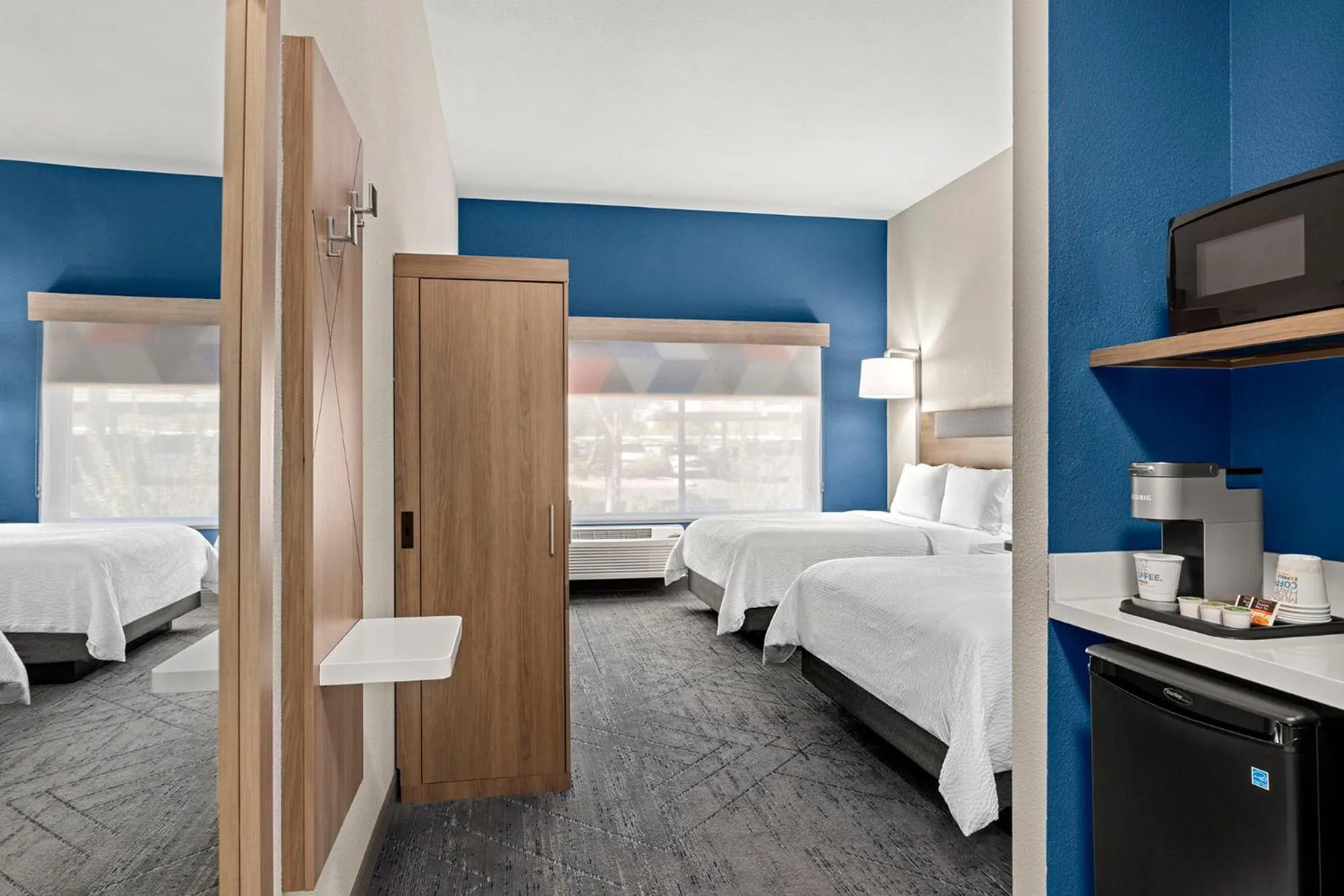 Photo of the whole room, Bed in Holiday Inn Express & Suites - Phoenix West - Tolleson