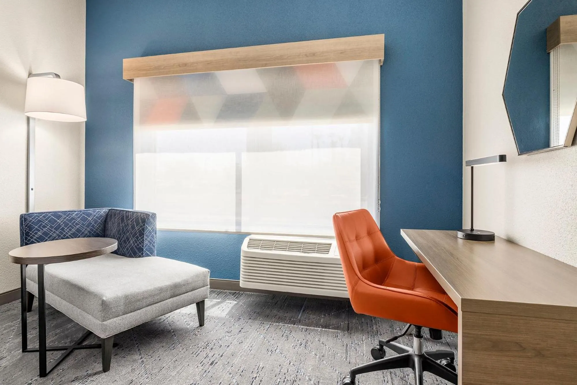 Seating area in Holiday Inn Express & Suites - Phoenix West - Tolleson