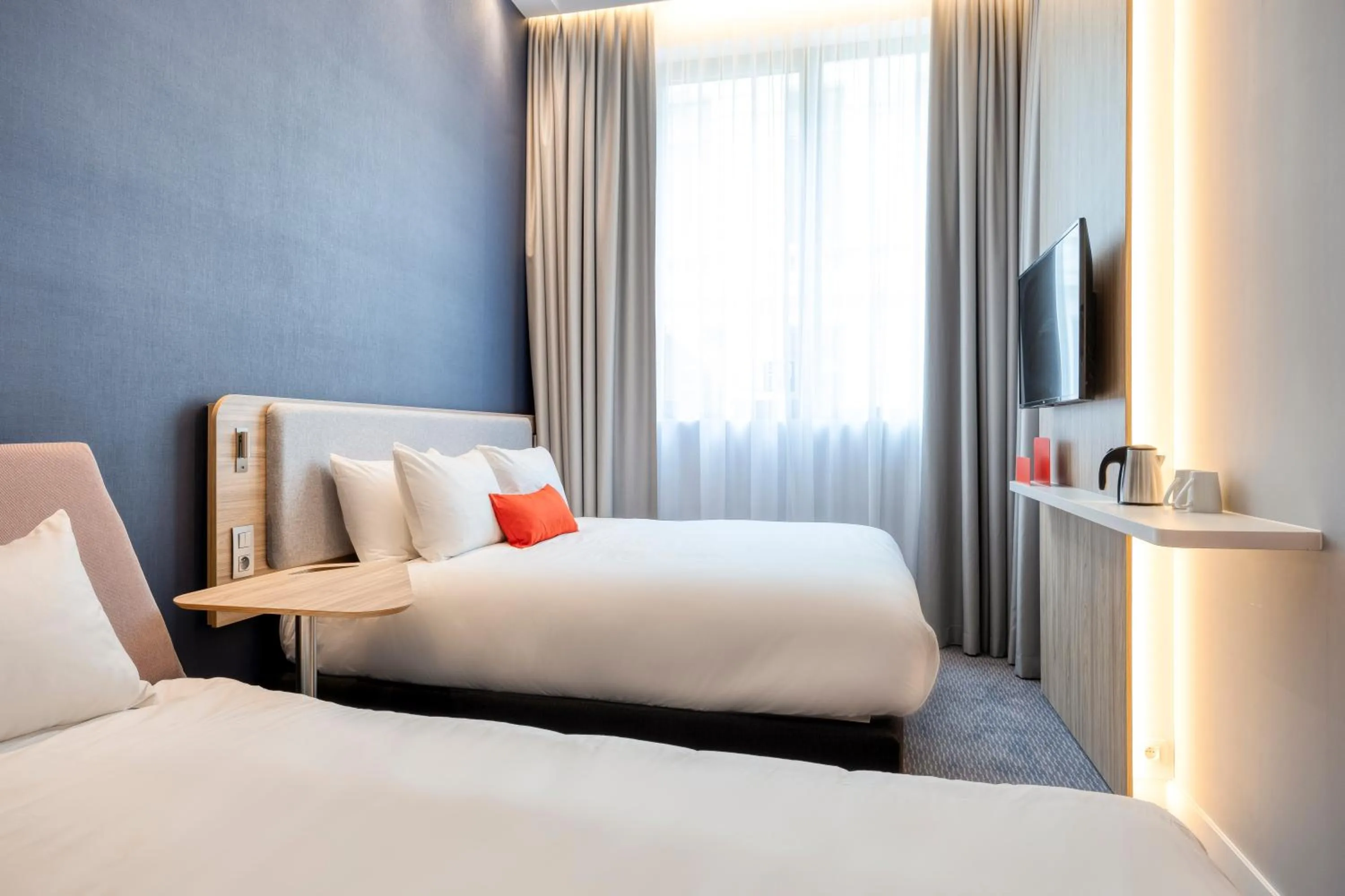 Bedroom, Bed in Holiday Inn Express Antwerp - City Centre by IHG