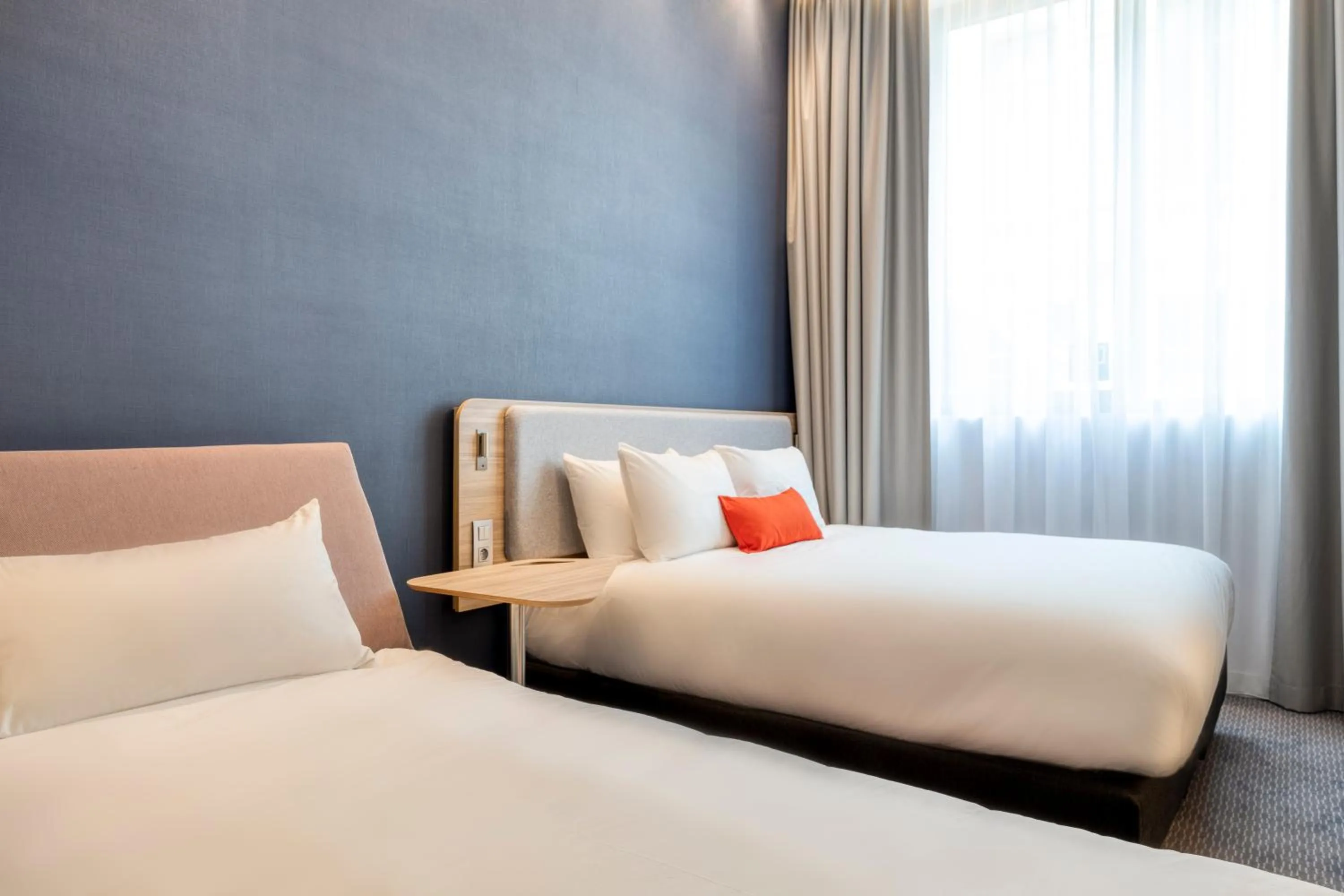 Bedroom, Bed in Holiday Inn Express Antwerp - City Centre by IHG