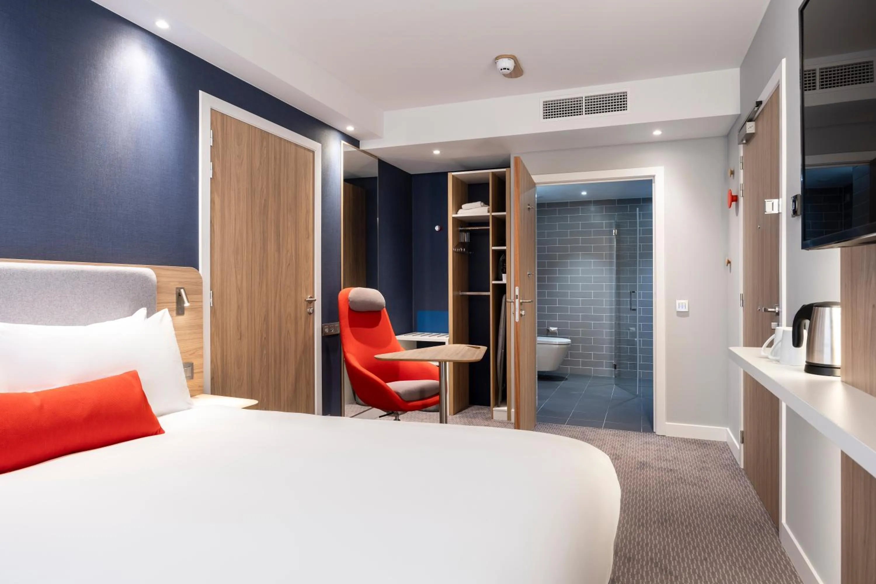 Bedroom, Bed in Holiday Inn Express Antwerp - City Centre by IHG