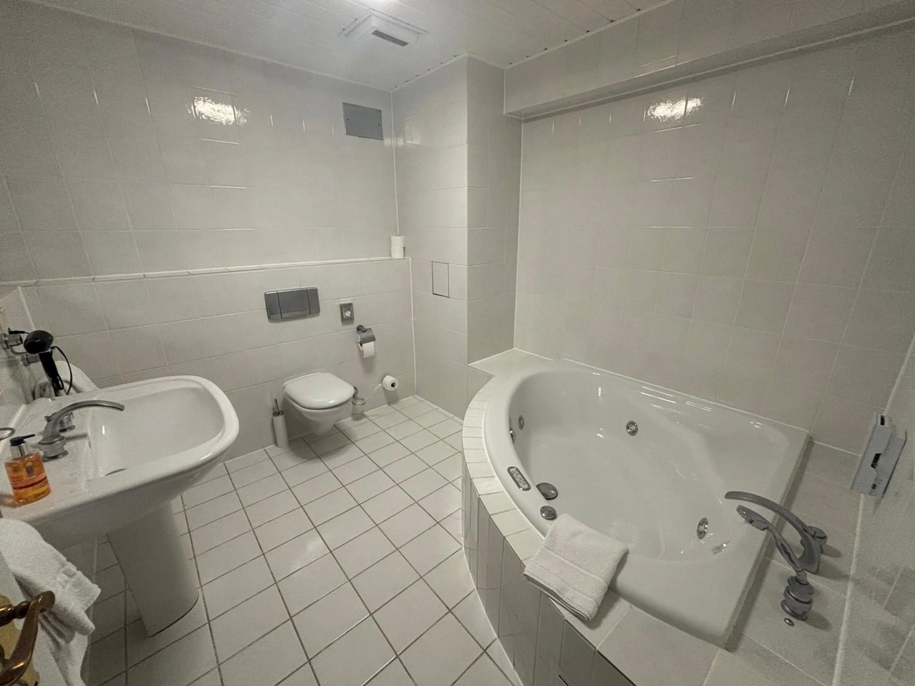 Bathroom in Hotel Schlangenbader Hof