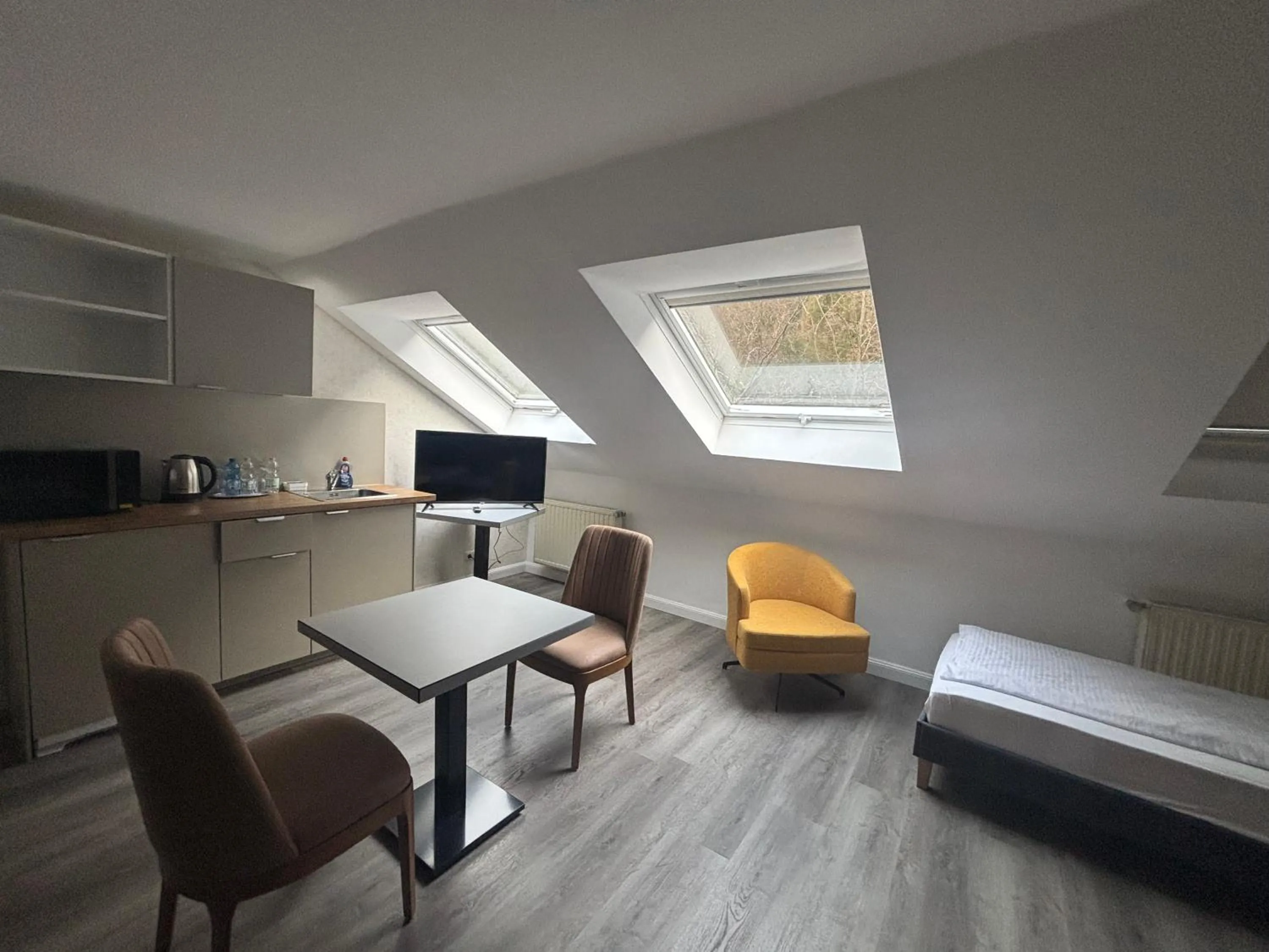 Seating area, Bed in Hotel Schlangenbader Hof