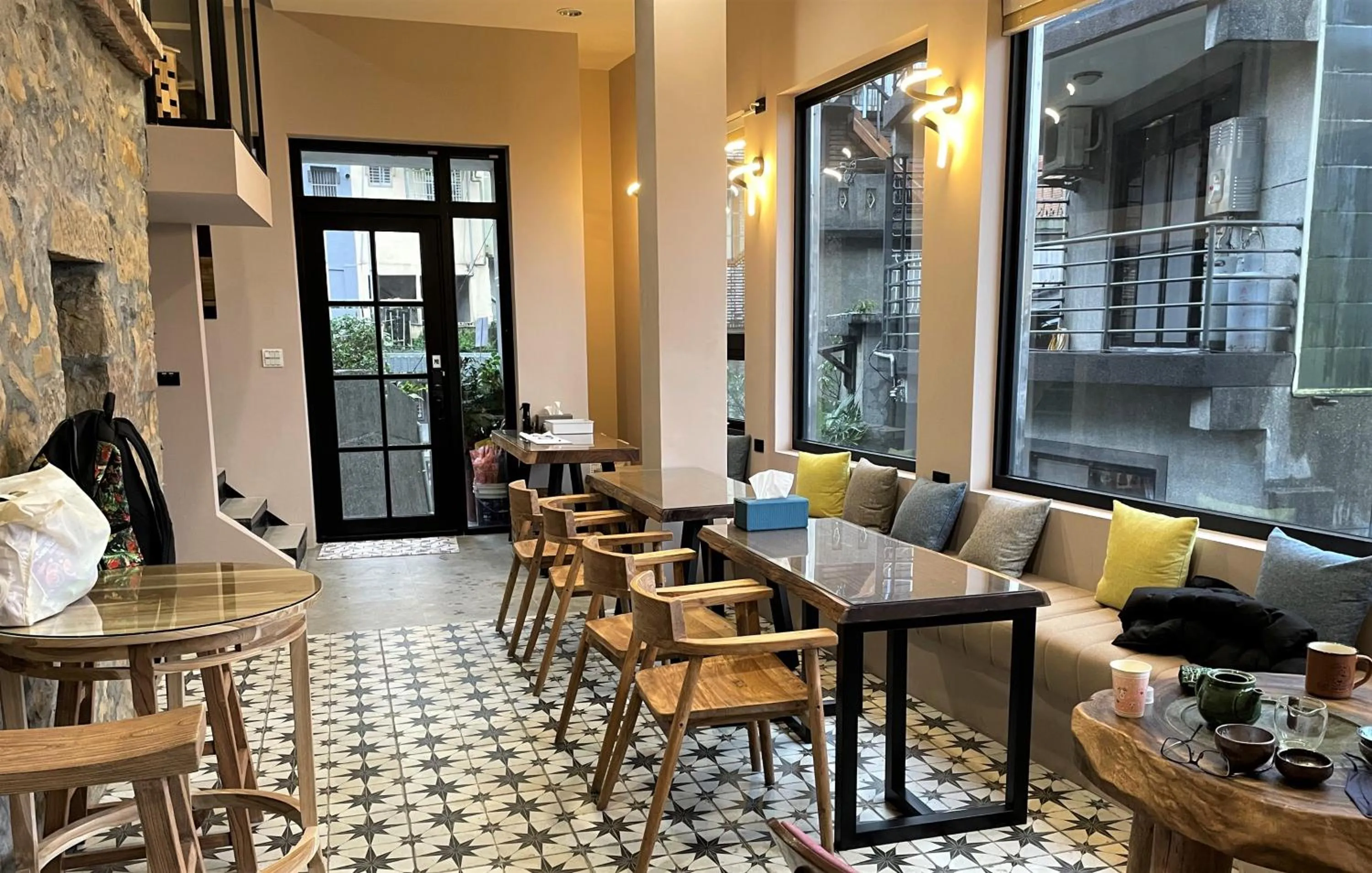 Seating area in 95 Pavilion