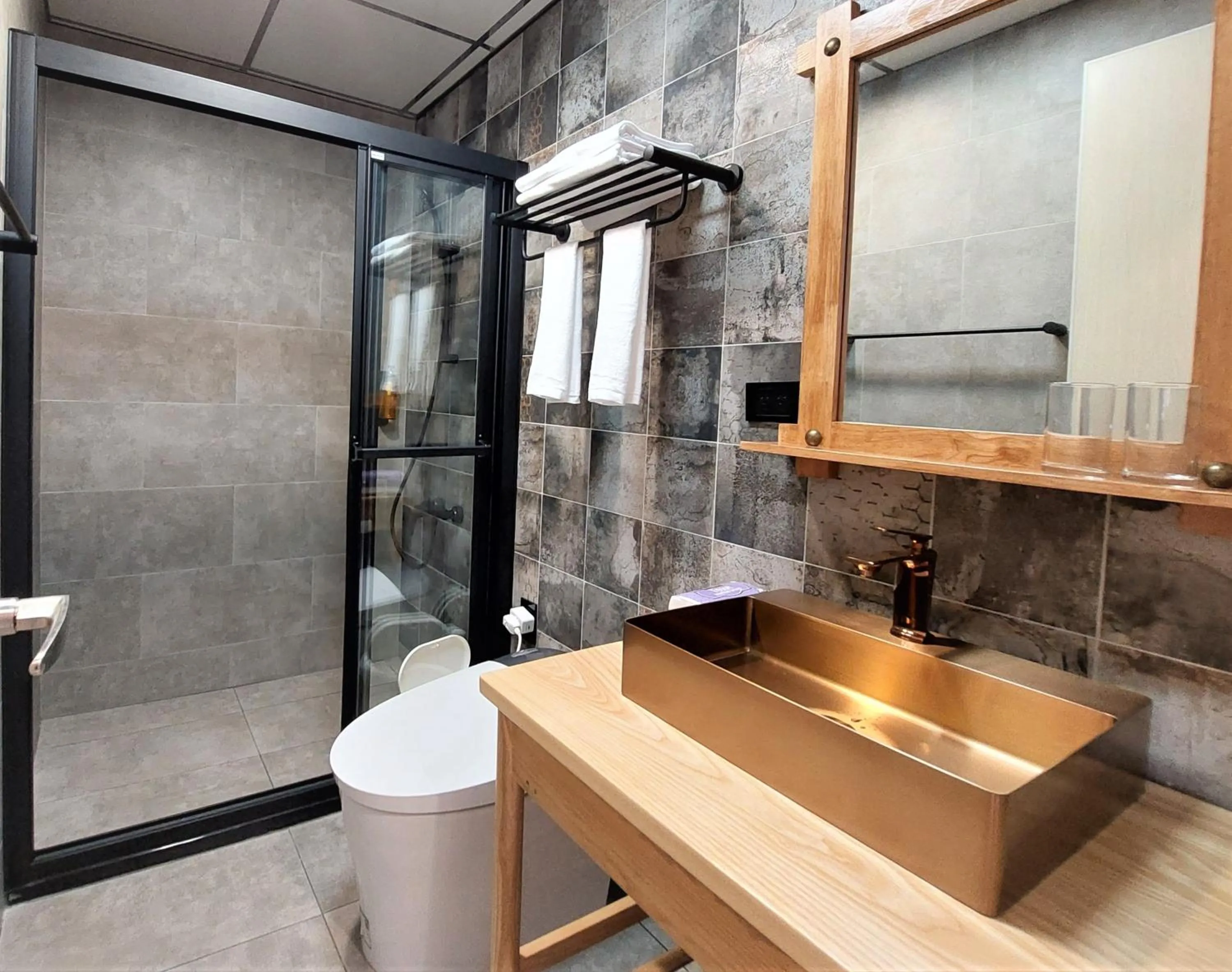 Shower in 95 Pavilion