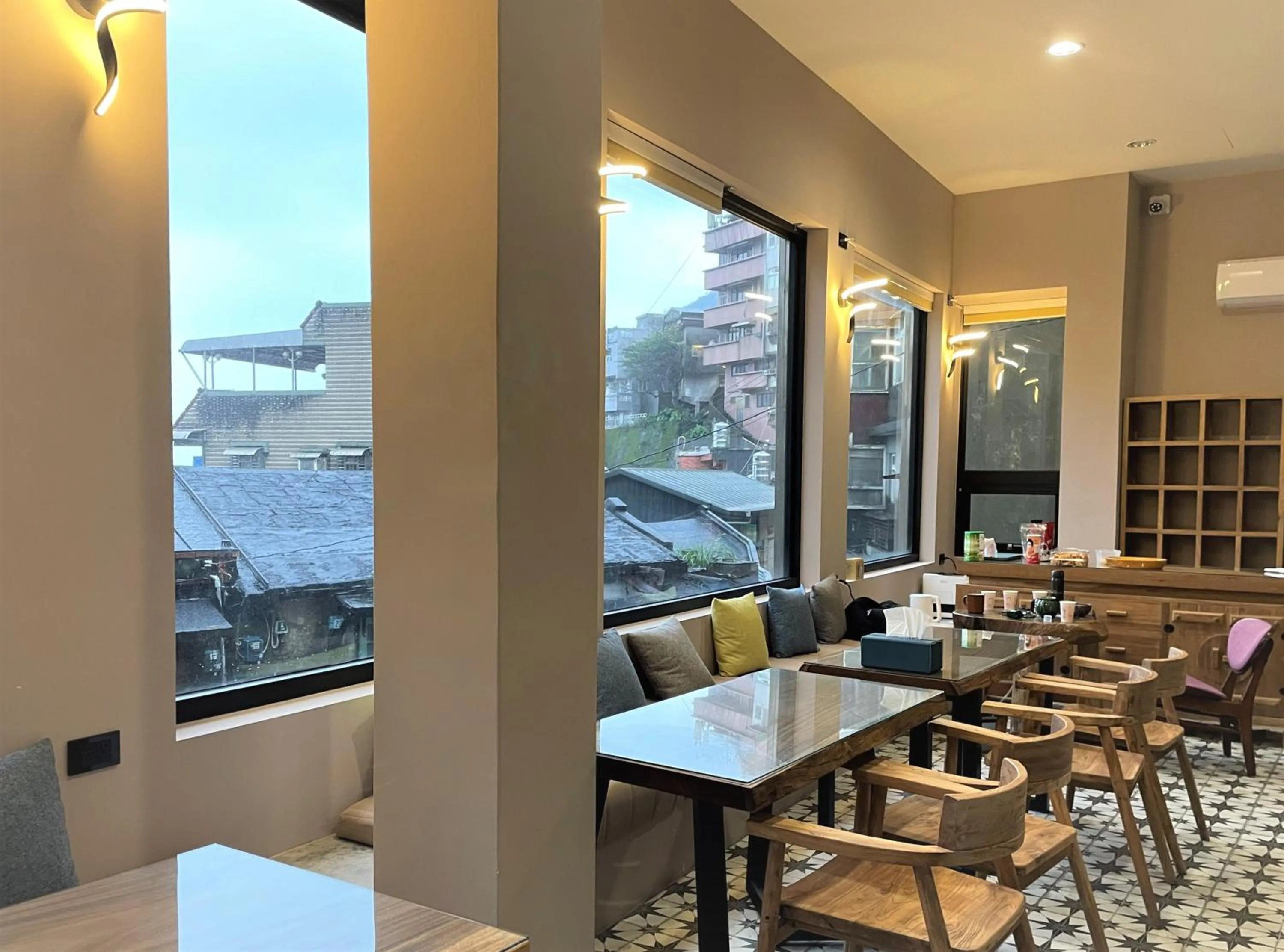 Seating area in 95 Pavilion