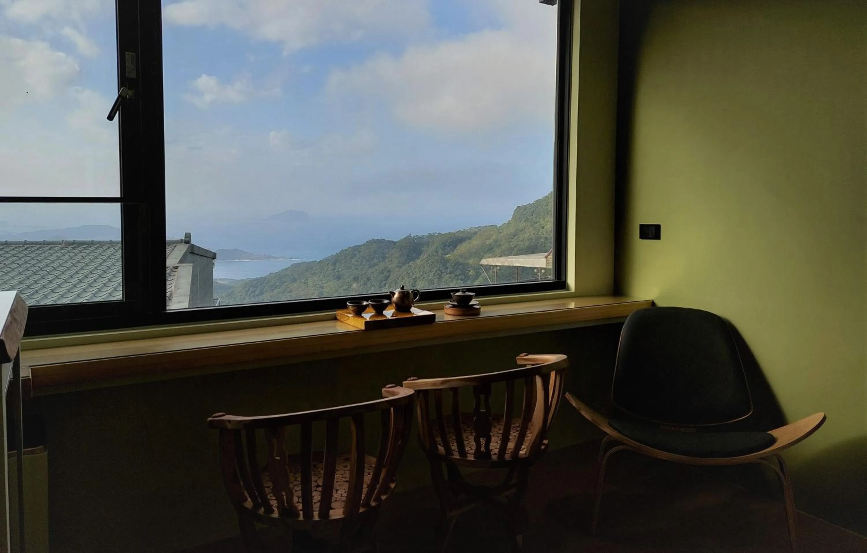 Seating area in 95 Pavilion