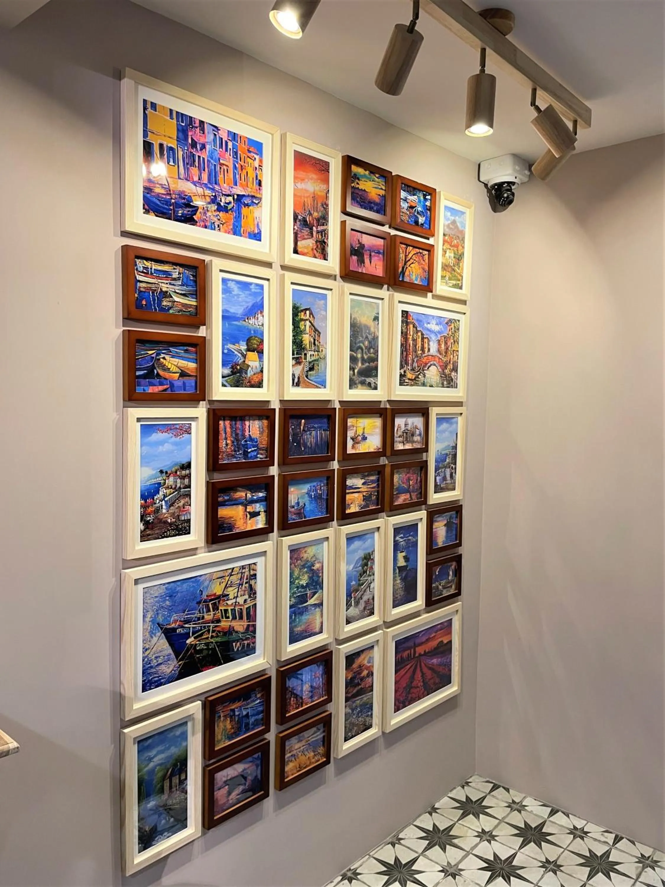 Photo of the whole room in 95 Pavilion