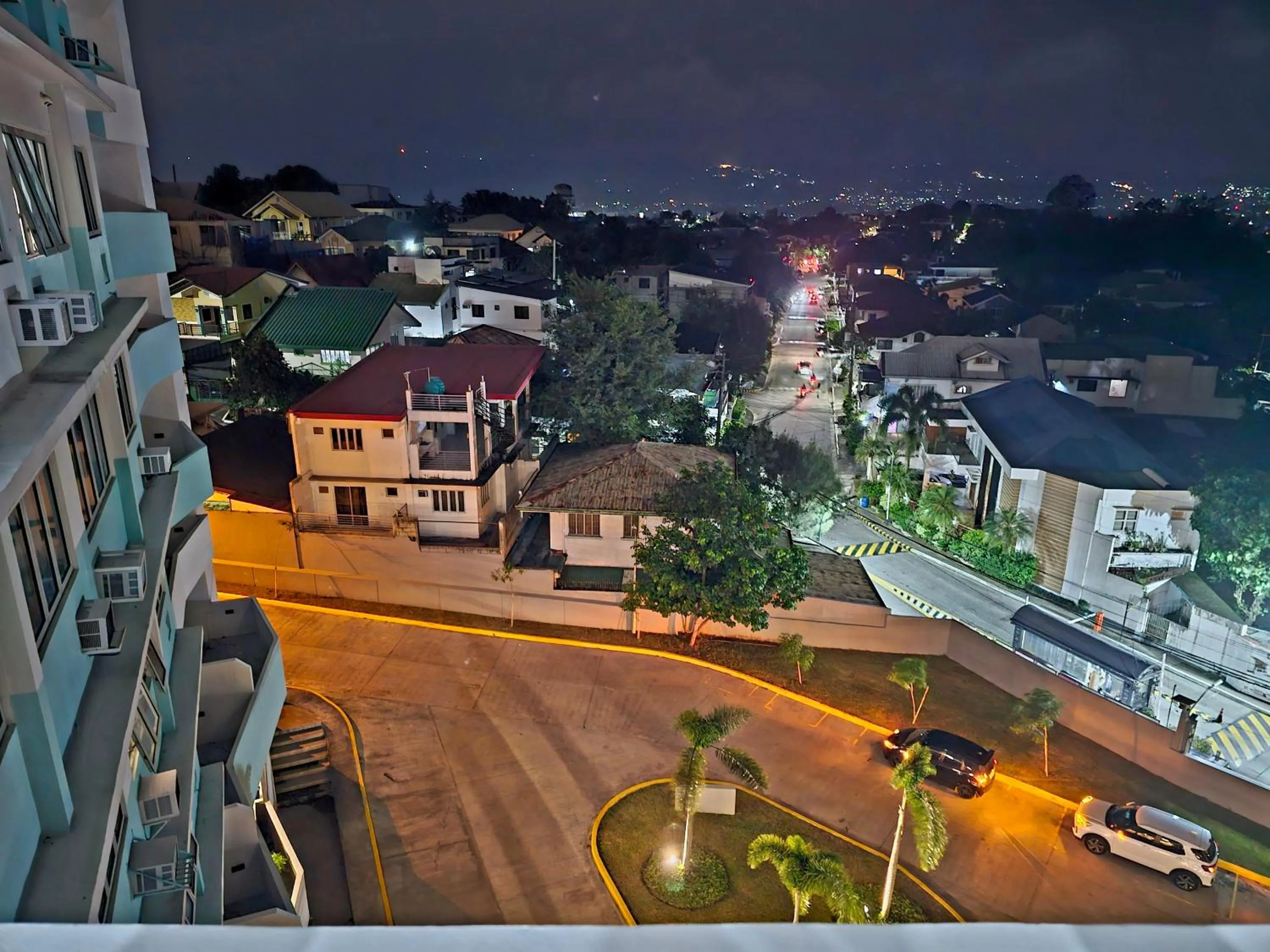 Neighbourhood in Acellyne's Suites at The Residences at Commonwealth by Century