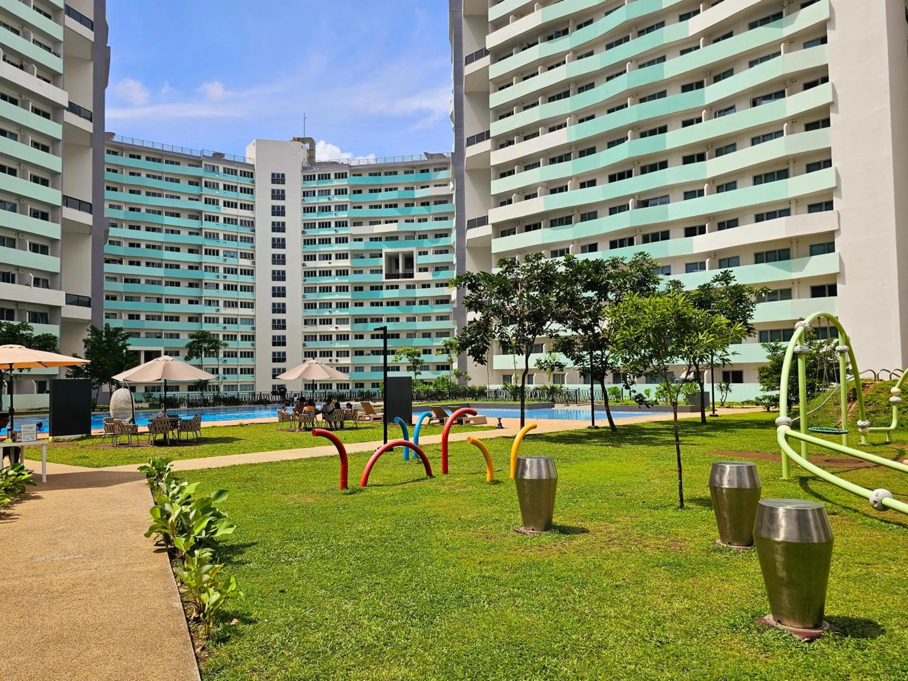 Property building in Acellyne's Suites at The Residences at Commonwealth by Century