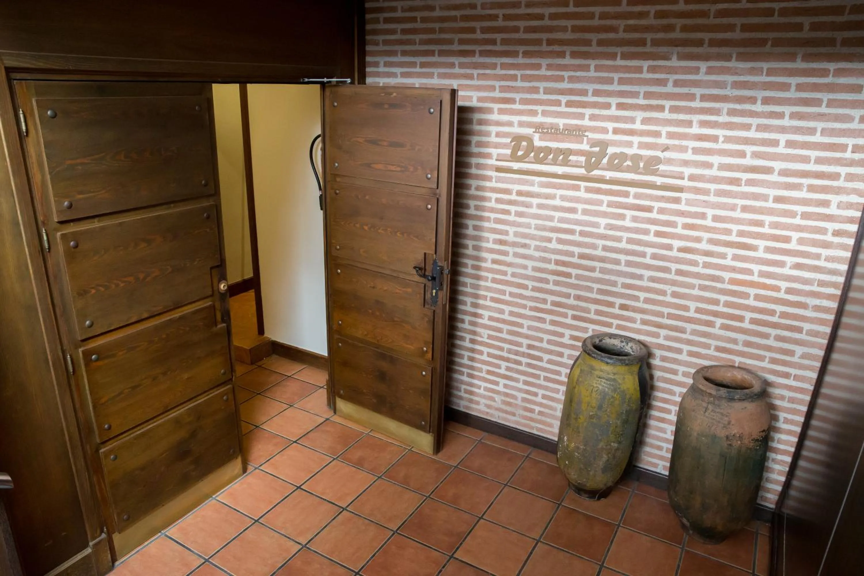 Restaurant/places to eat in Hotel Aida