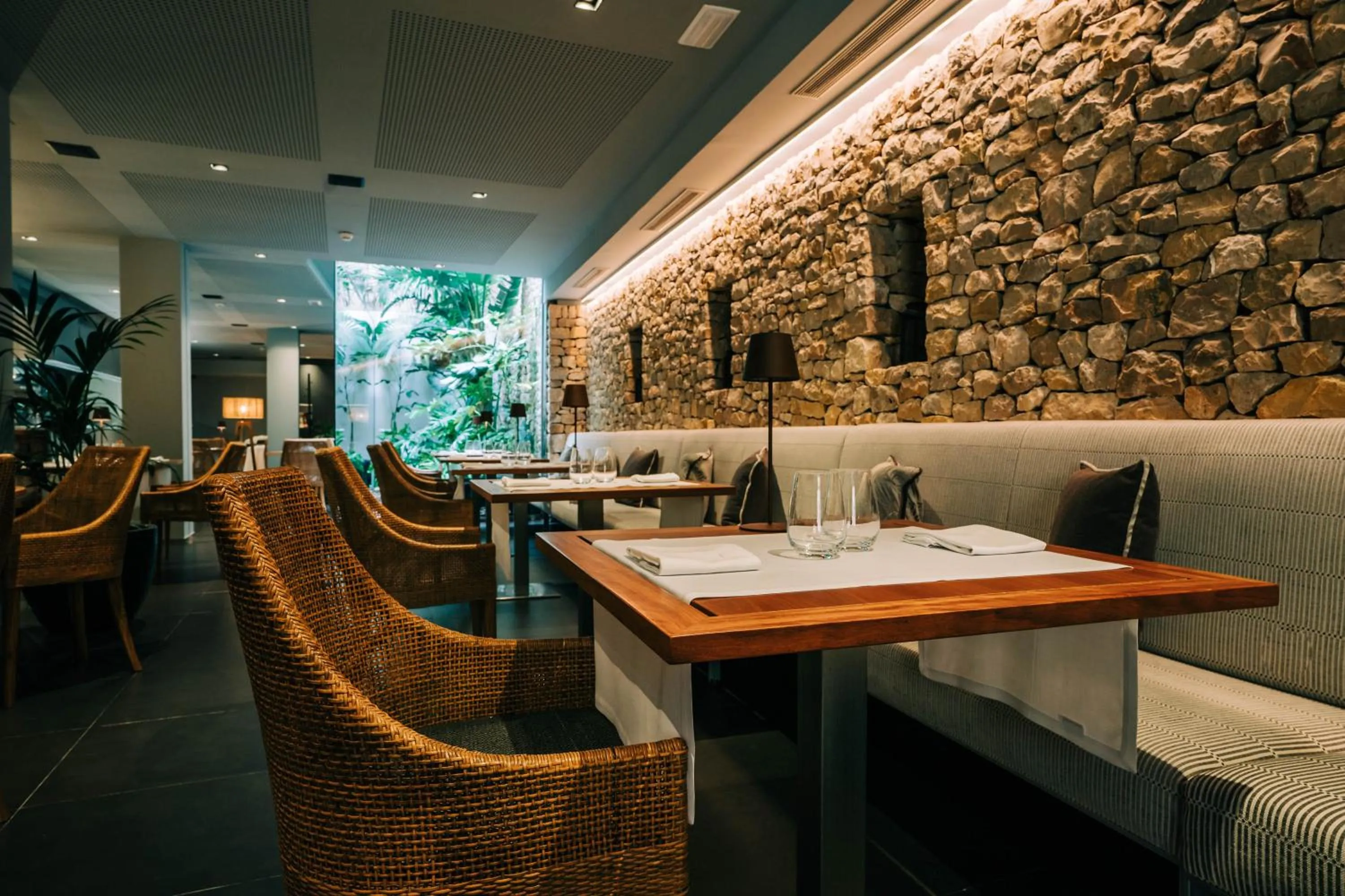 Restaurant/places to eat in Gran Claustre Boutique Hotel