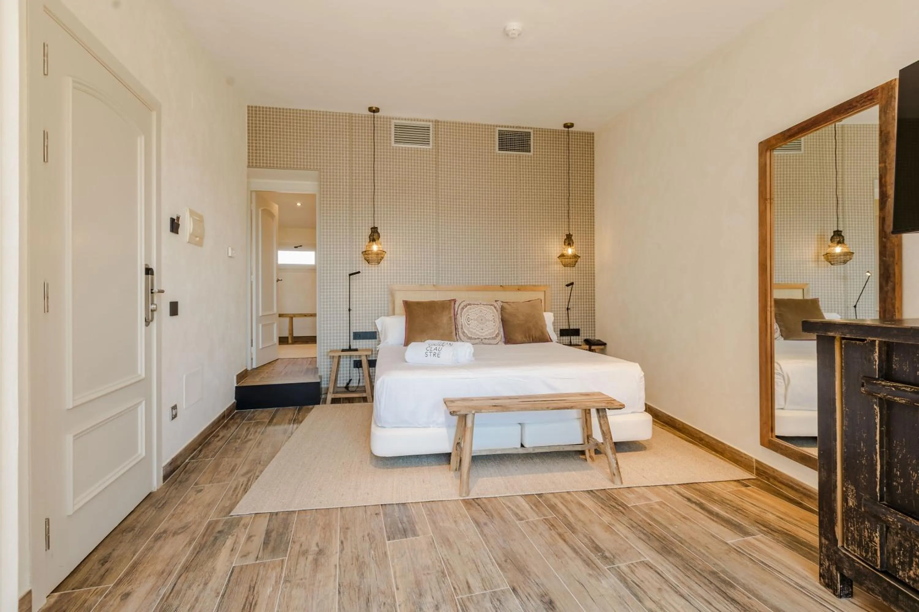 Bed in Gran Claustre Boutique Hotel