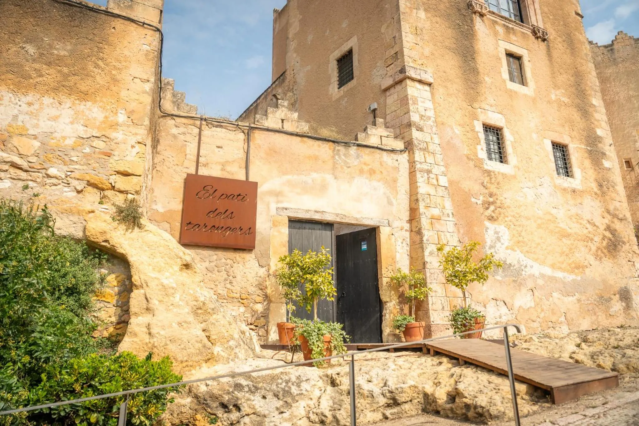 Facade/entrance in Gran Claustre Boutique Hotel