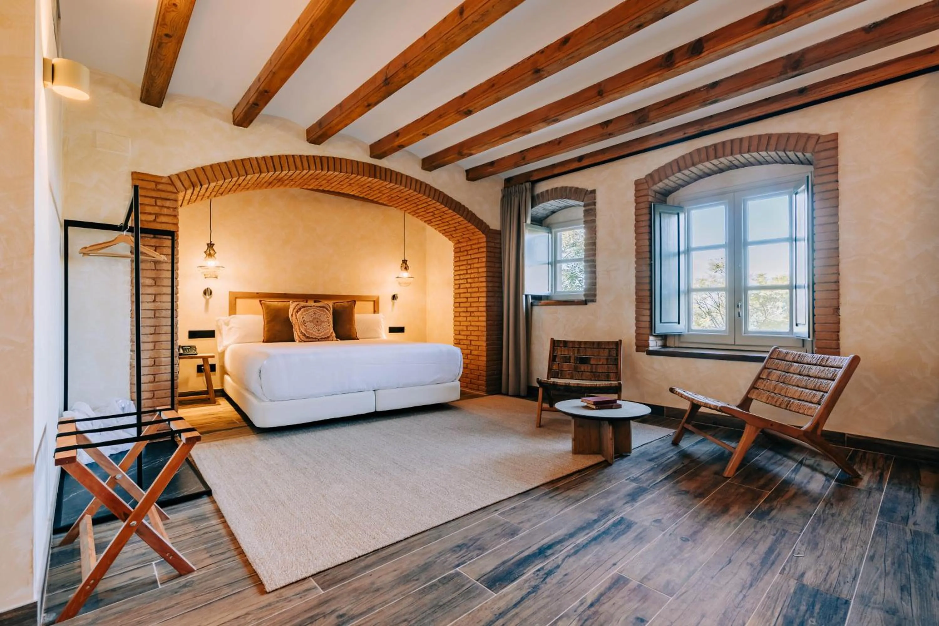 Photo of the whole room, Bed in Gran Claustre Boutique Hotel