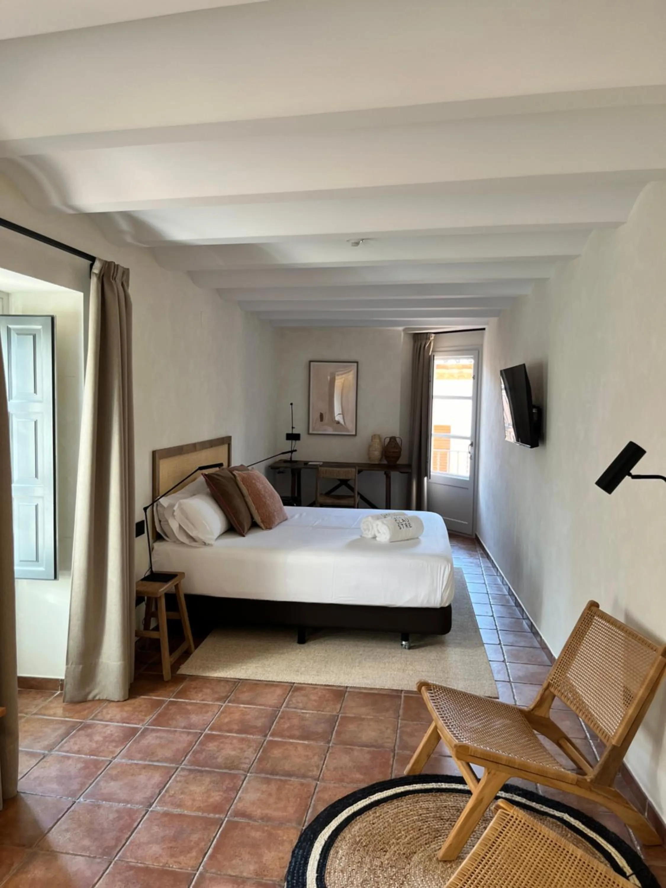 Photo of the whole room, Bed in Gran Claustre Boutique Hotel