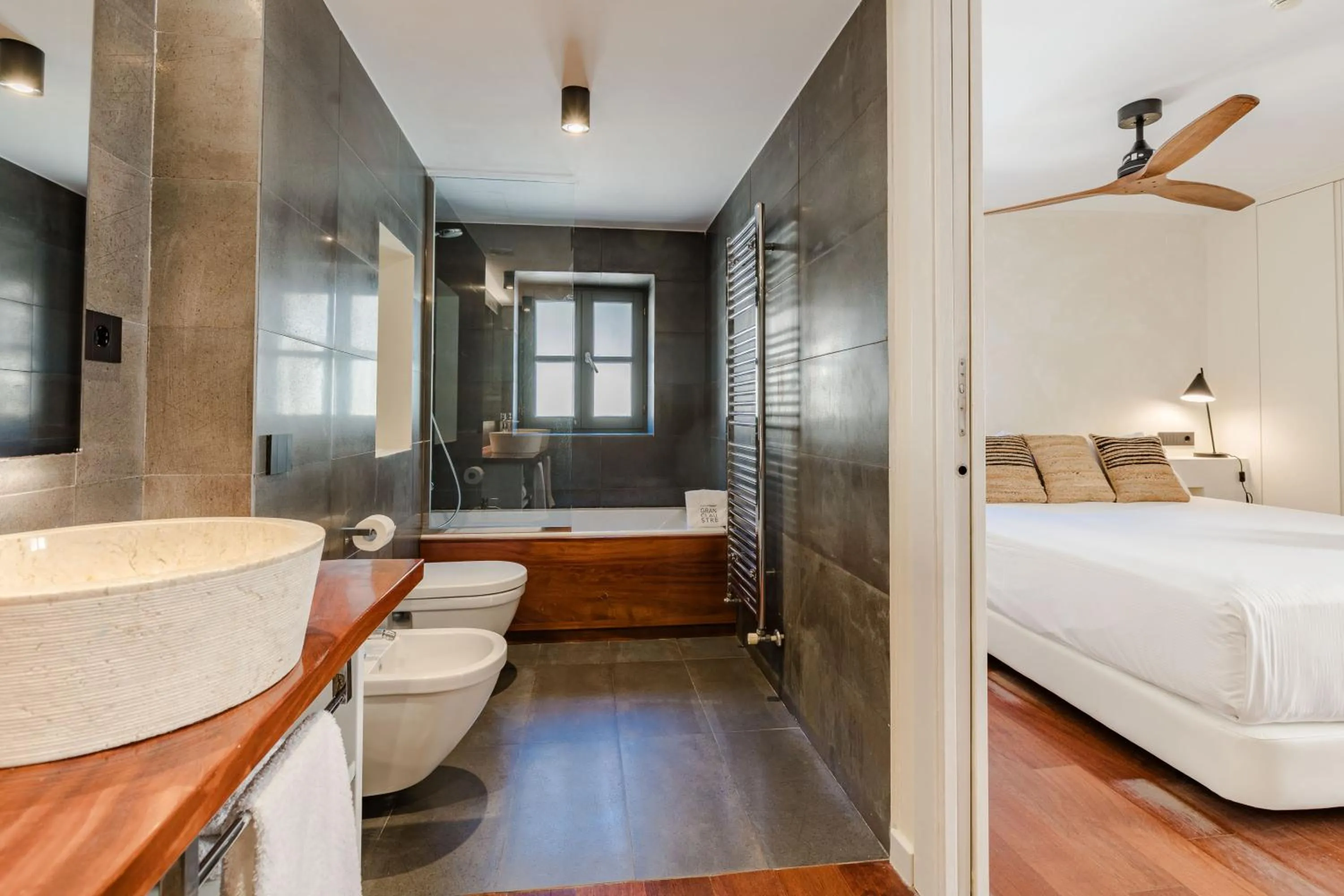 Bathroom, Bed in Gran Claustre Boutique Hotel