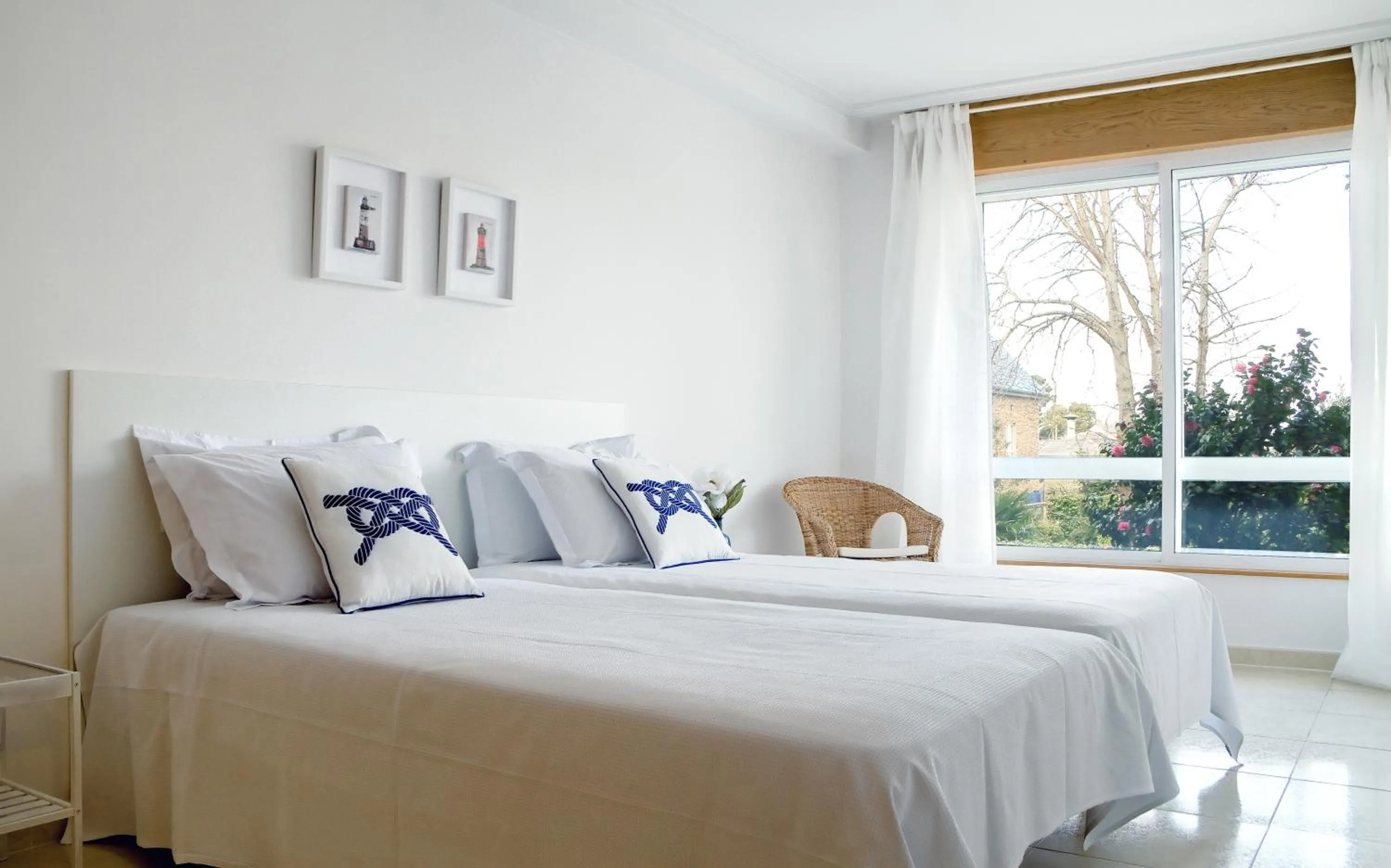 Photo of the whole room, Bed in Duerming Park Viveiro