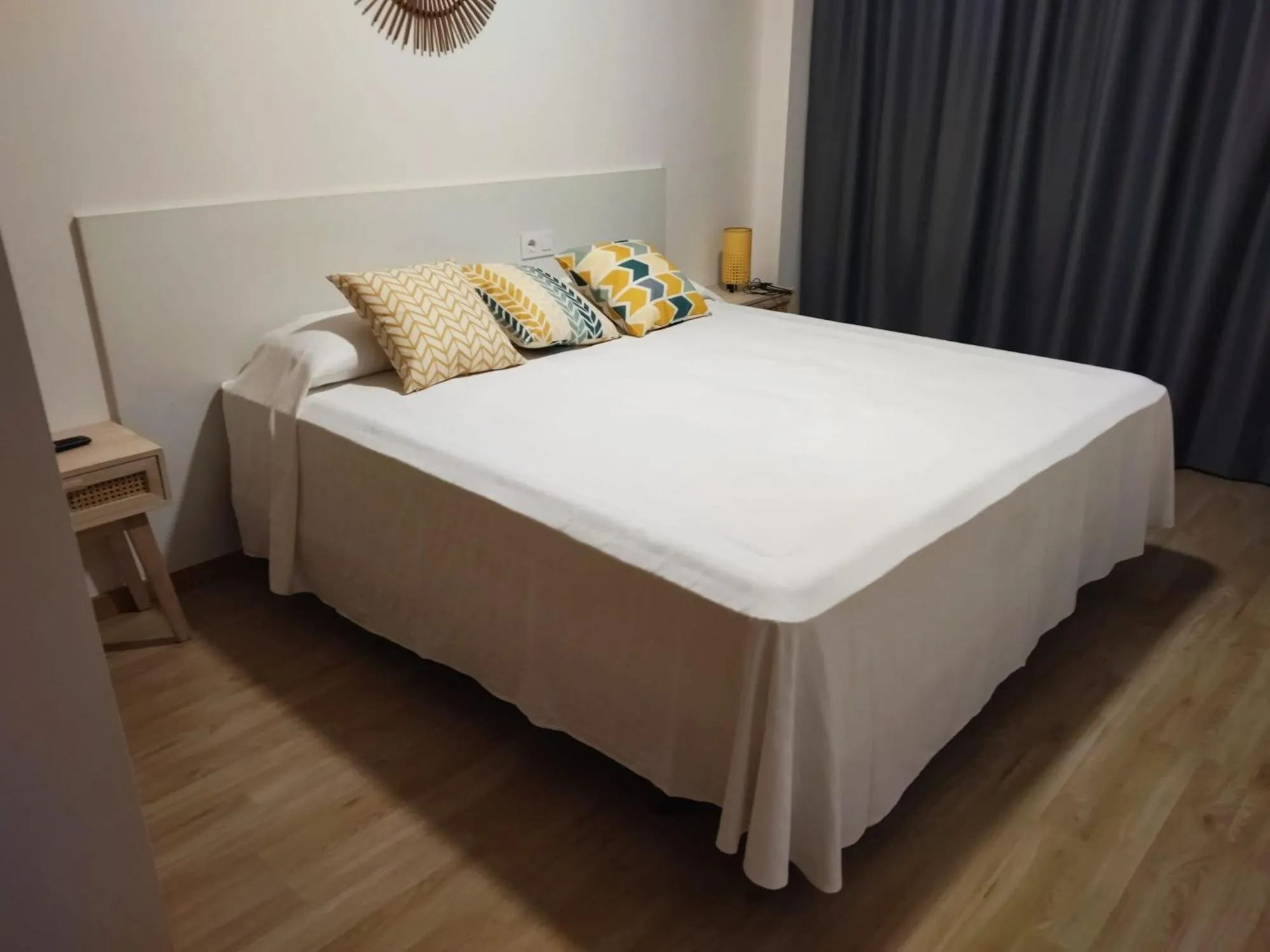 Photo of the whole room, Bed in Duerming Park Viveiro