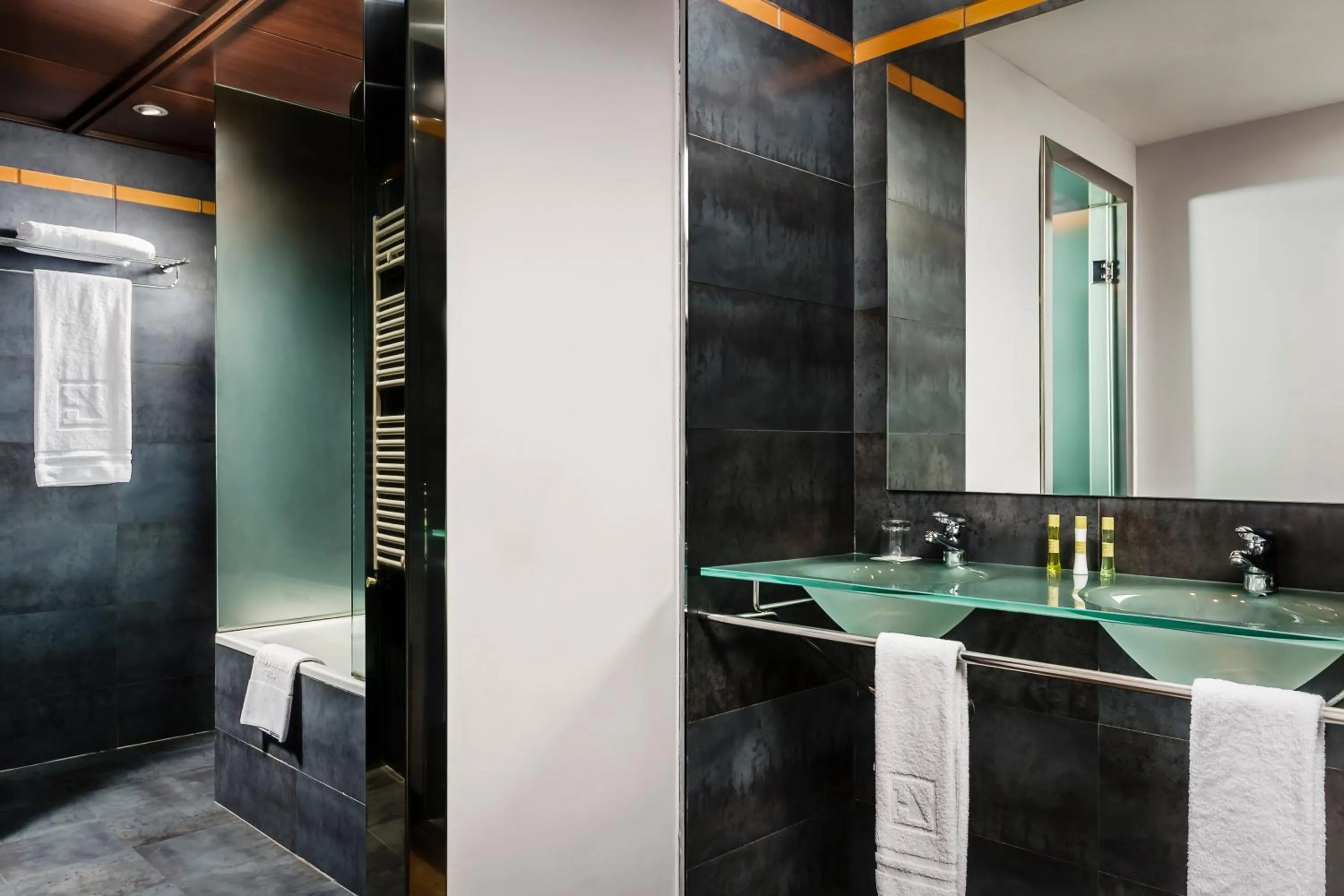 Bathroom in Eurostars Reina Felicia