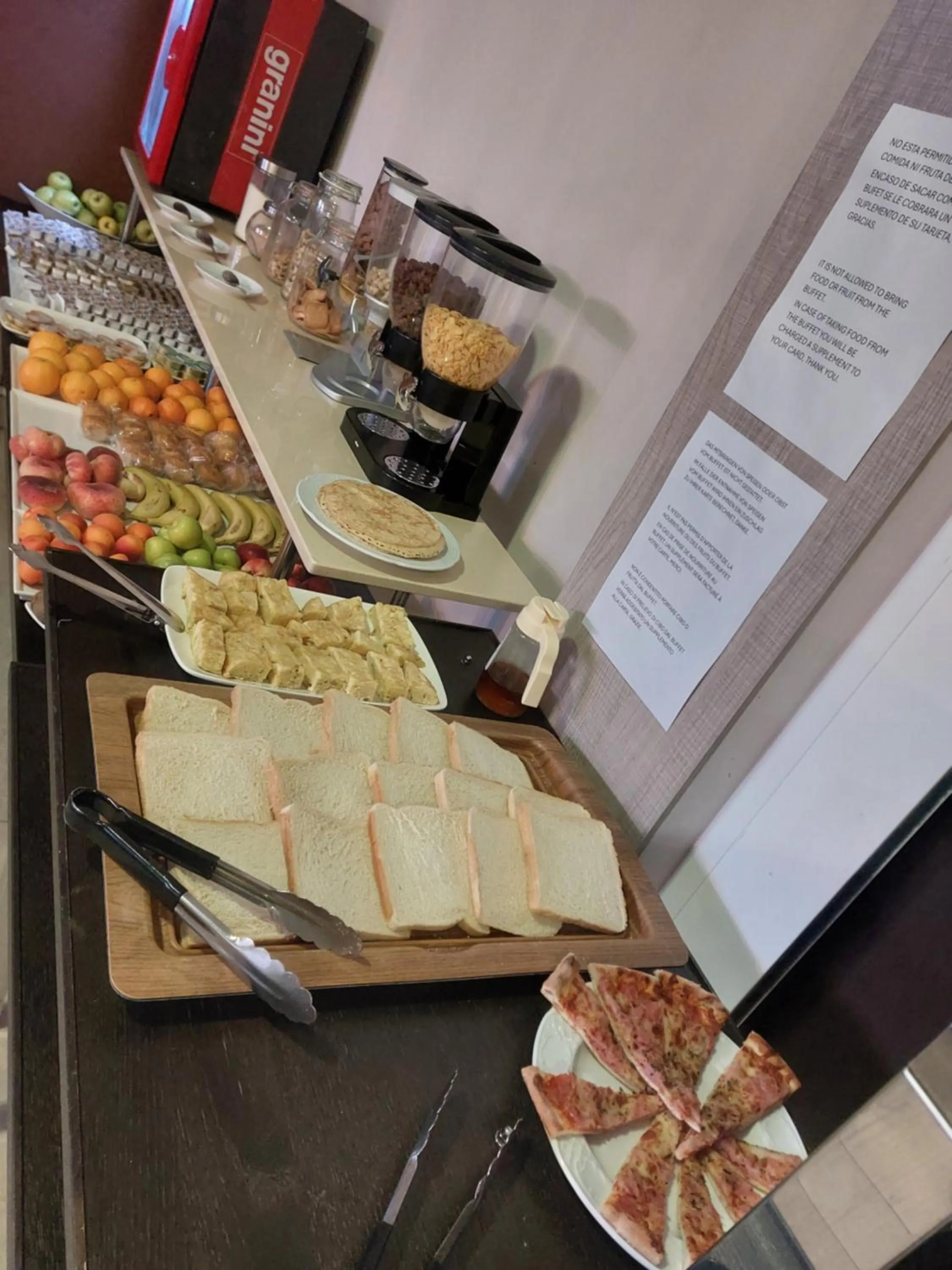 Food and drinks in Hotel Ancora