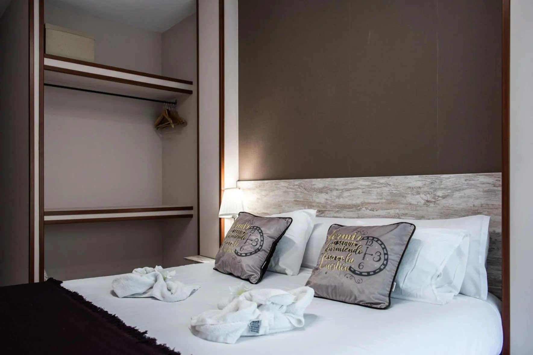 Balcony/Terrace, Bed in Hotel Ancora