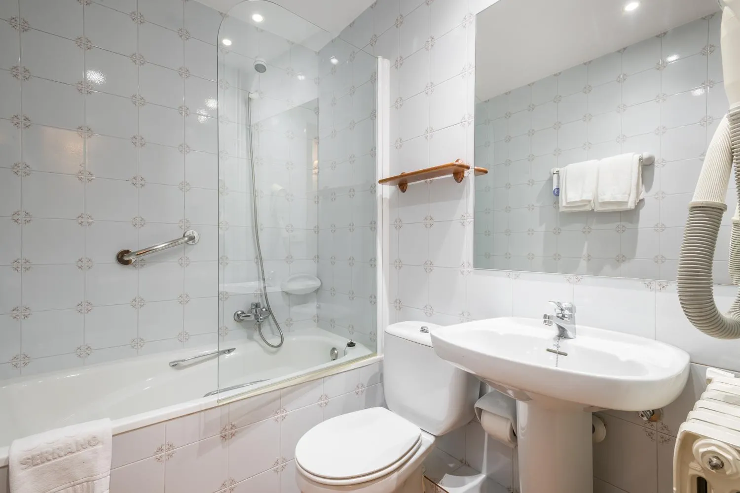 Toilet in Riu Nere Mountain Apartments