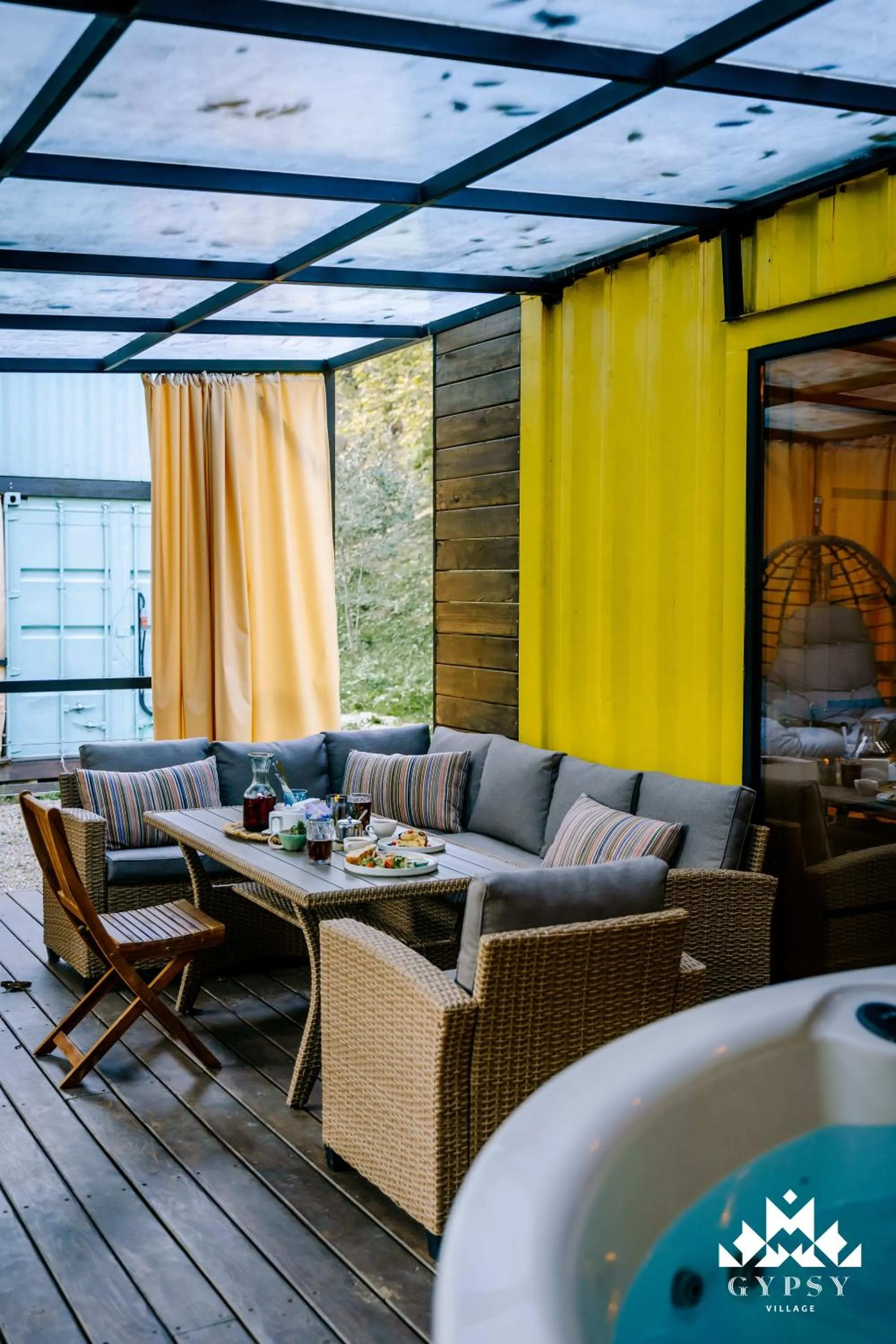 Balcony/Terrace in Gipsy Village Park Hotel