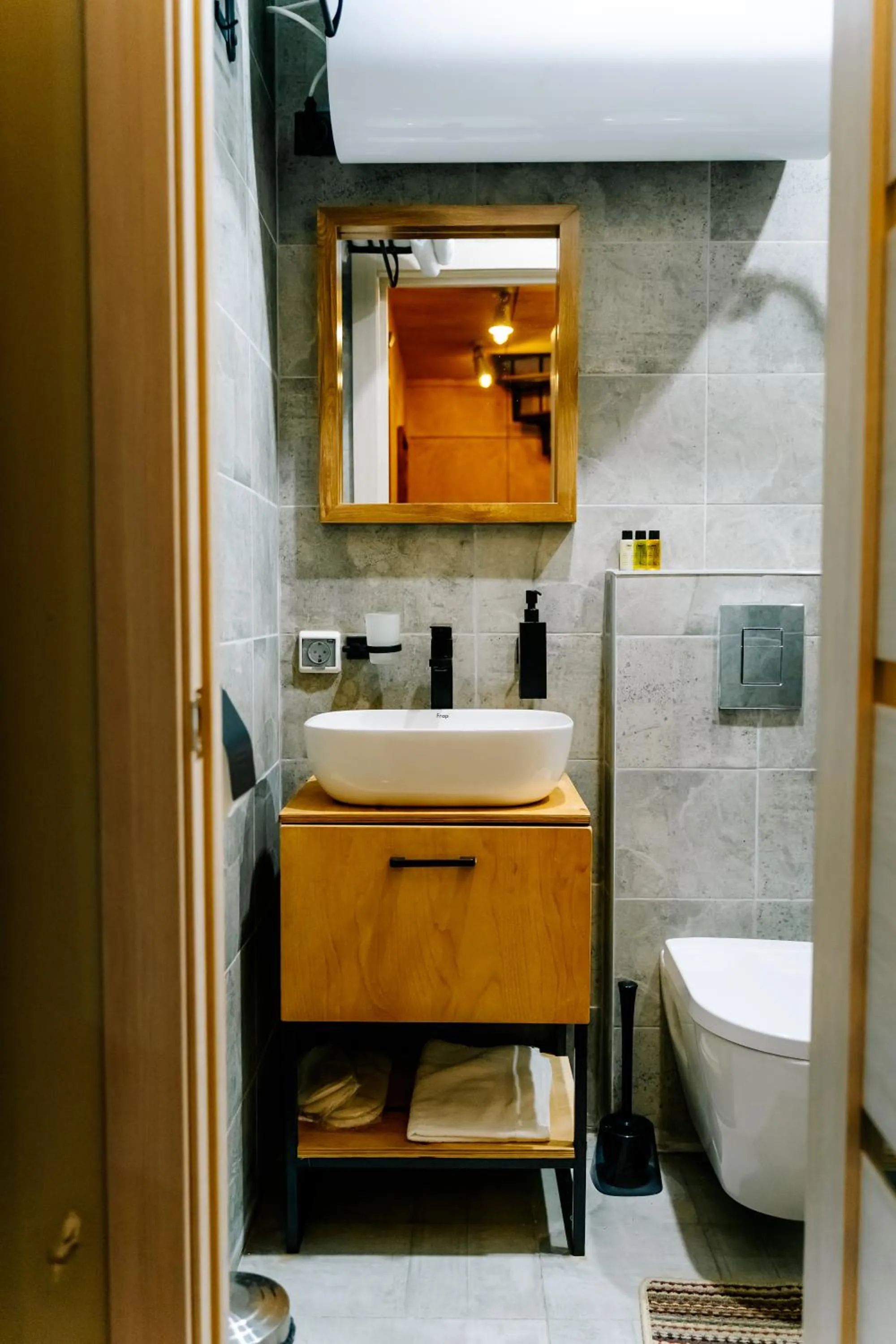 Shower in Gipsy Village Park Hotel